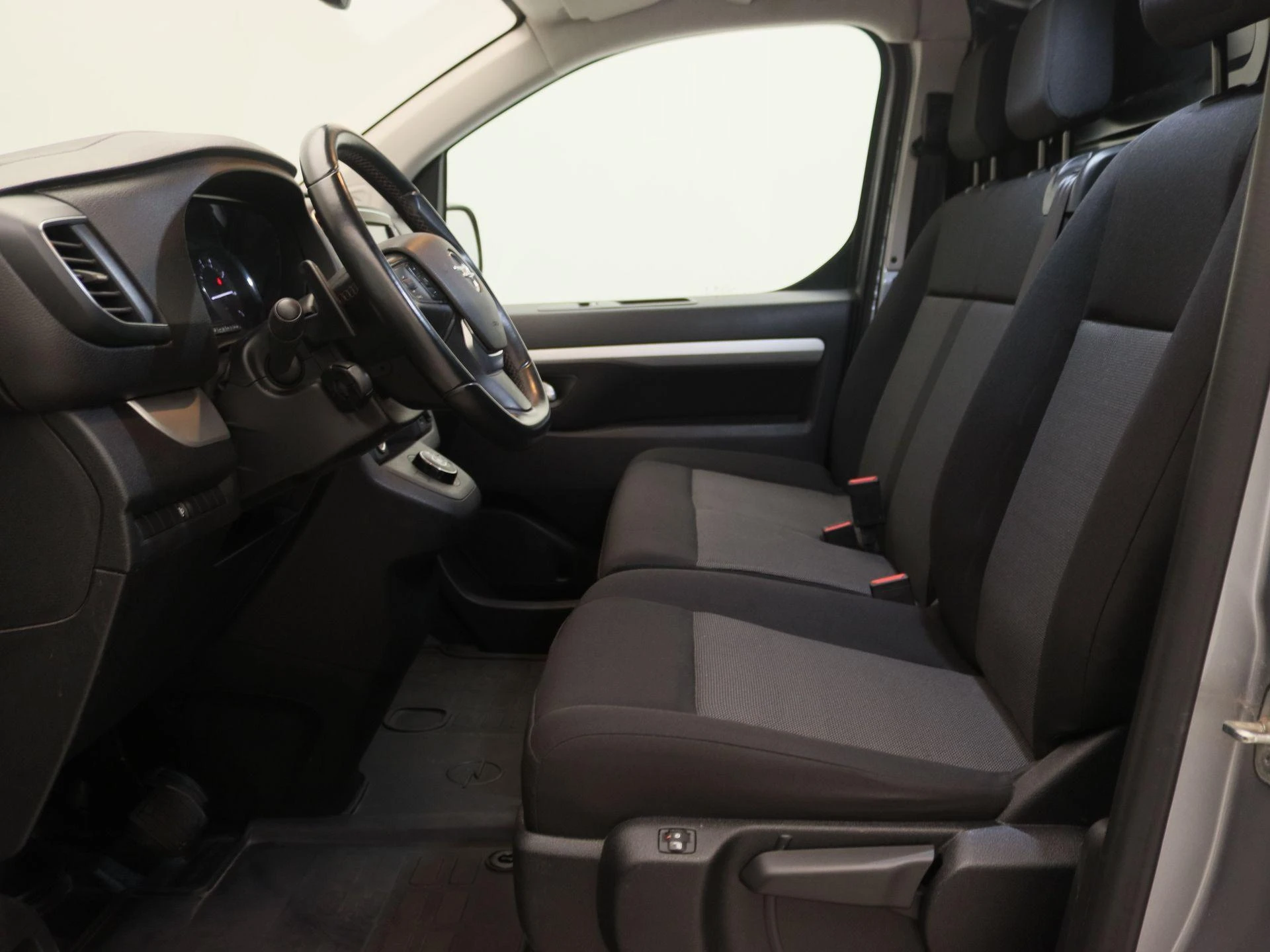 Opel-Vivaro-image-10