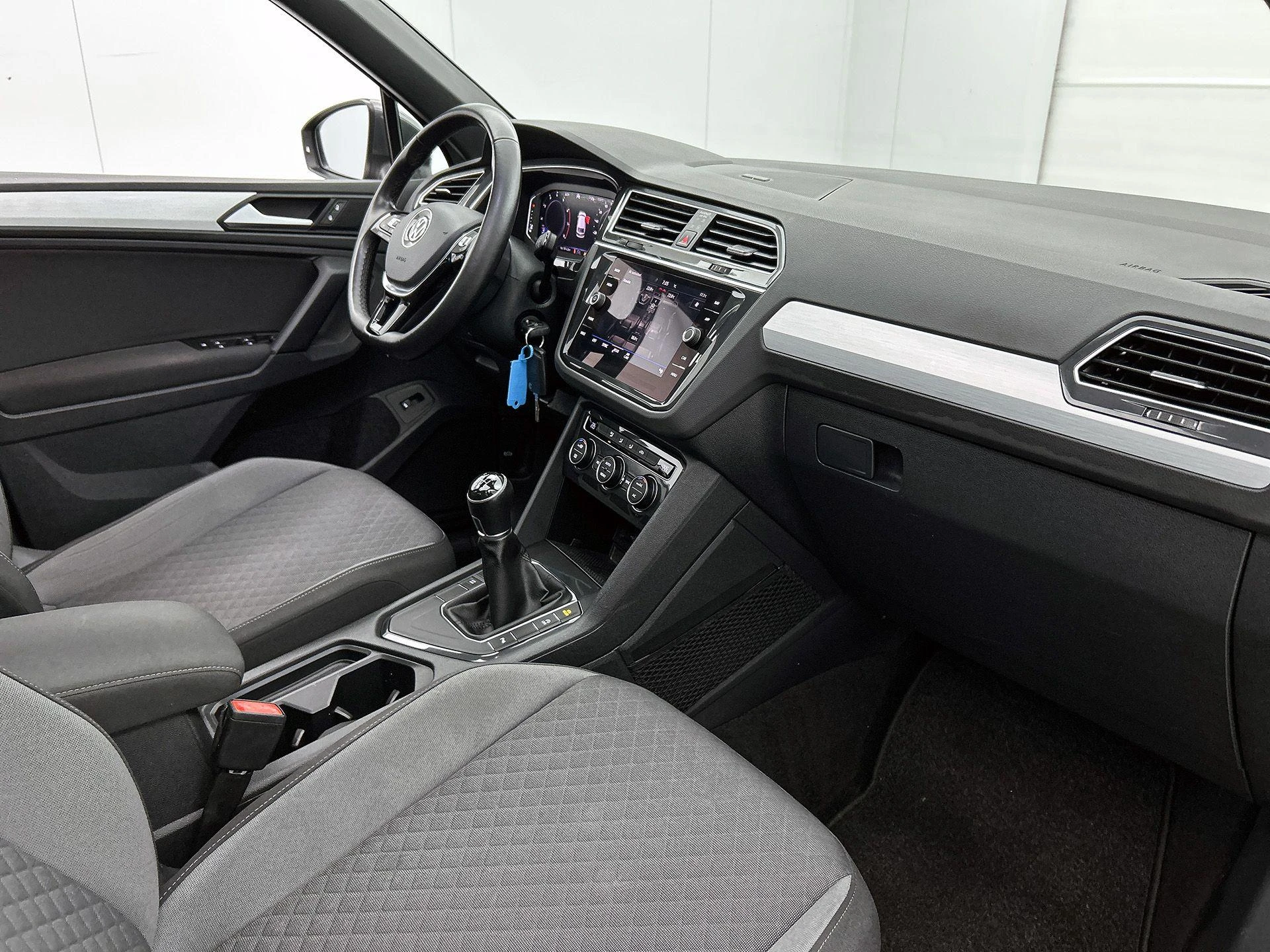 Volkswagen-Tiguan-image-18