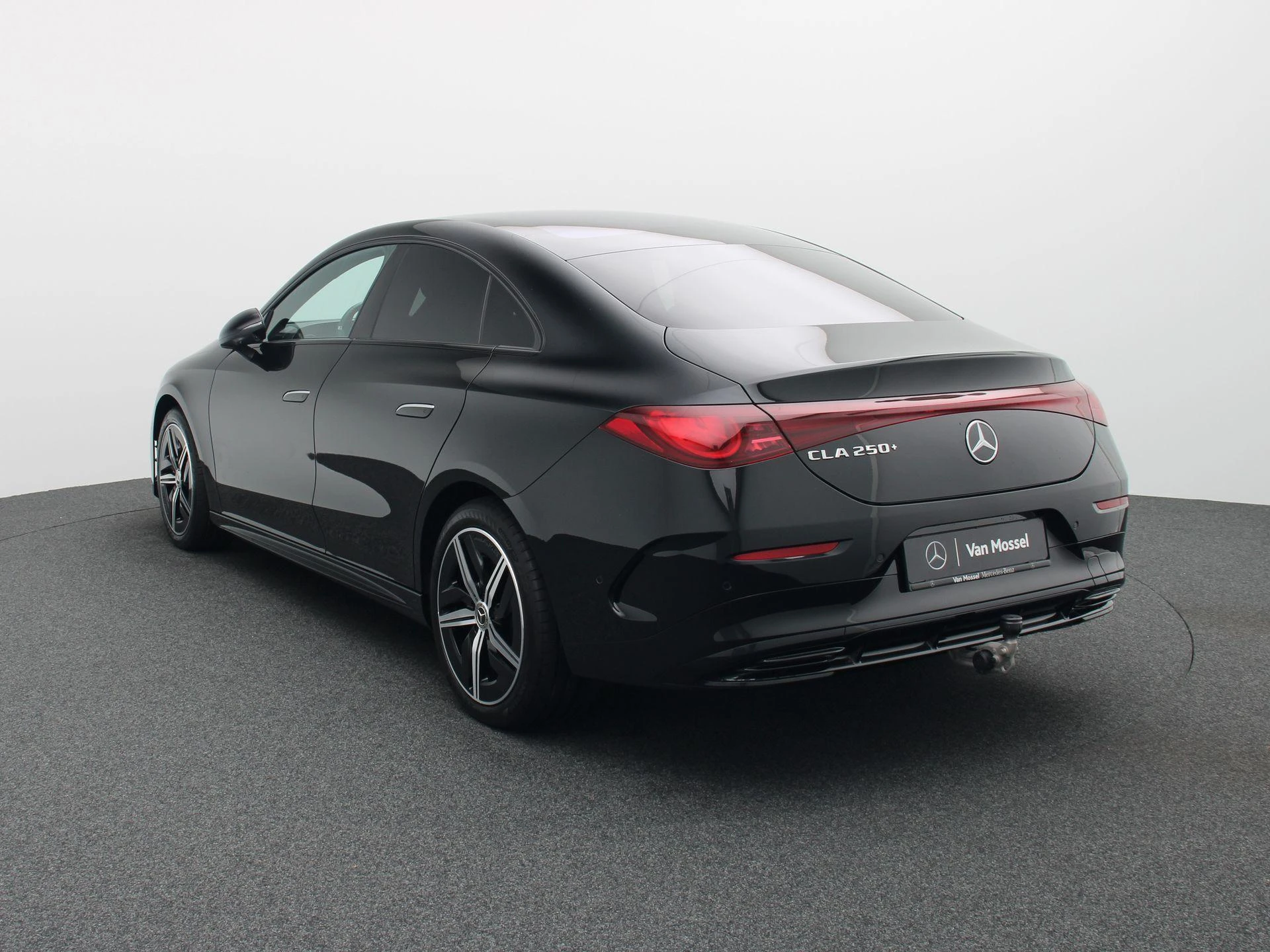 Mercedes-Benz-CLA-image-1