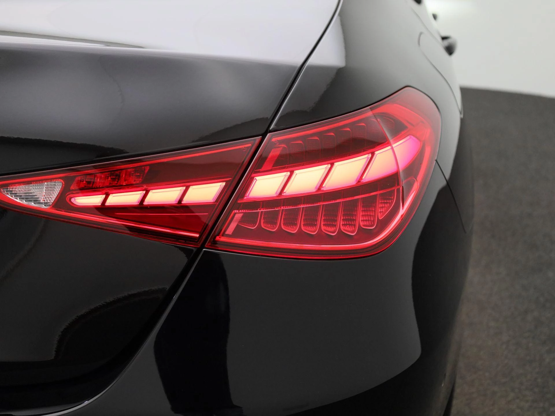 Mercedes-Benz-C-Klasse-image-32