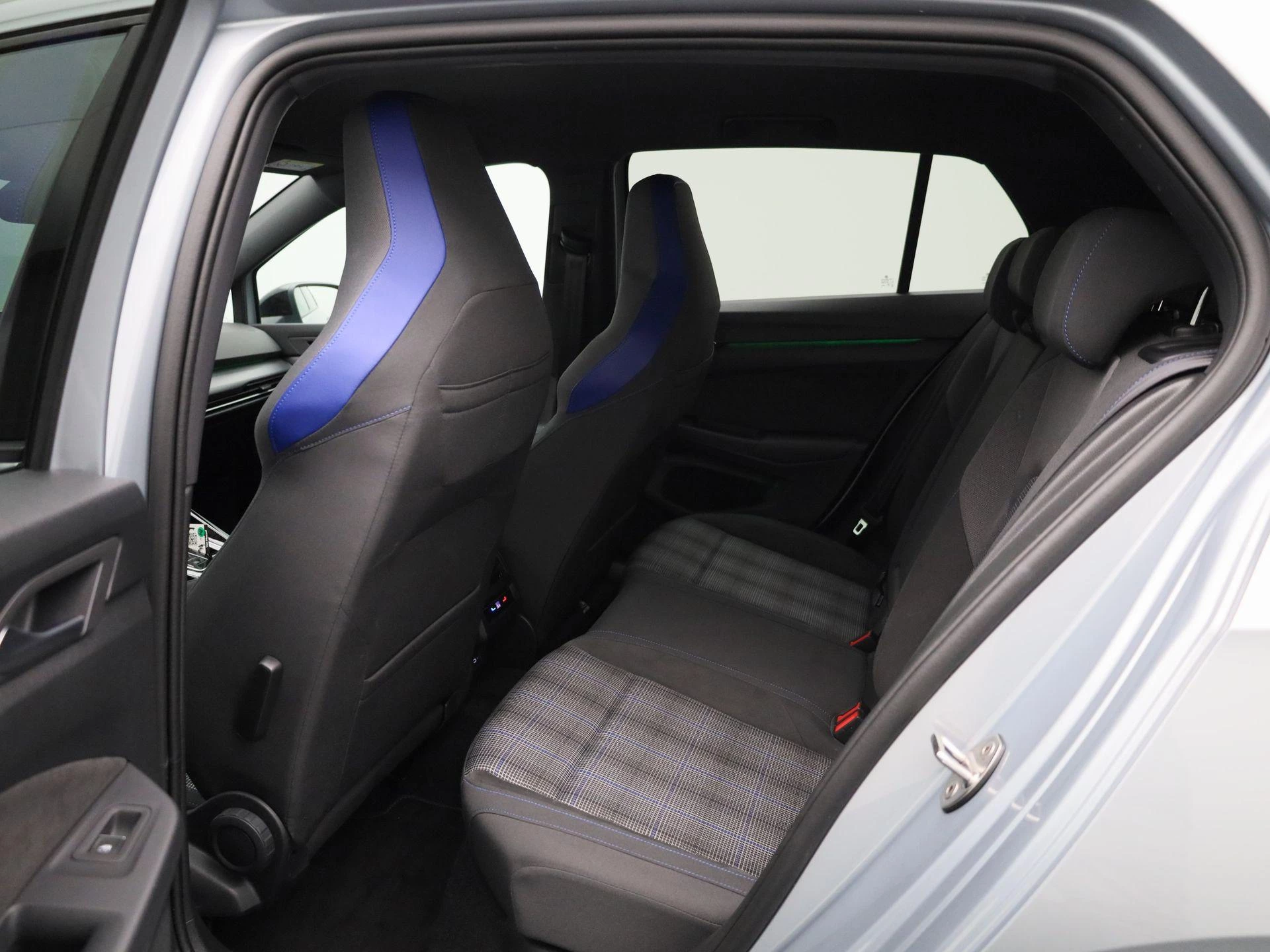 Volkswagen-Golf-image-9