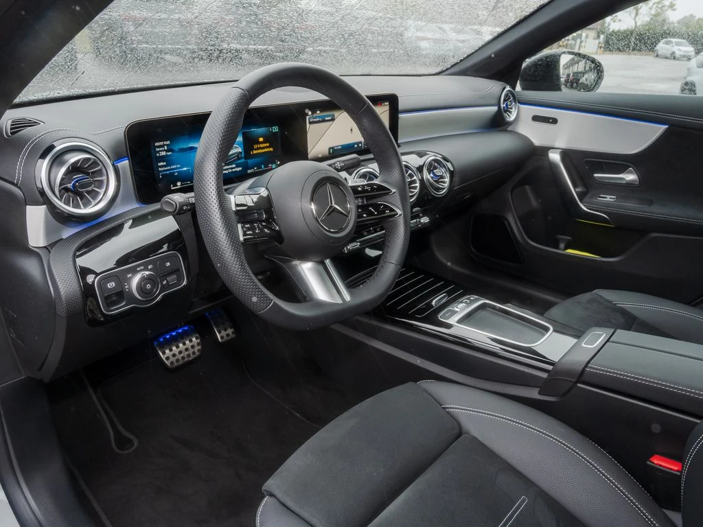 Mercedes-Benz-CLA 220 d-image-7