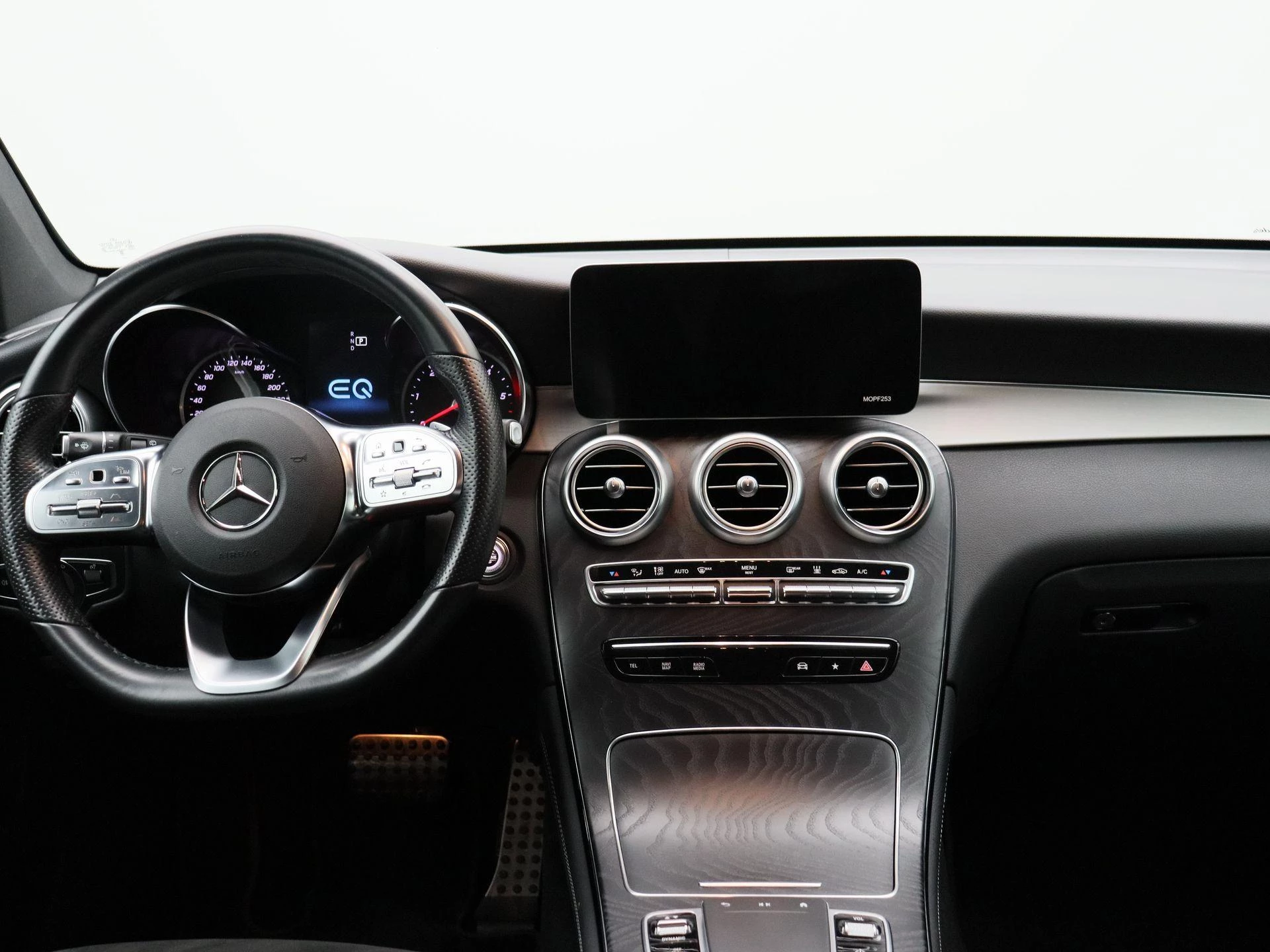 Mercedes-Benz-GLC-image-10