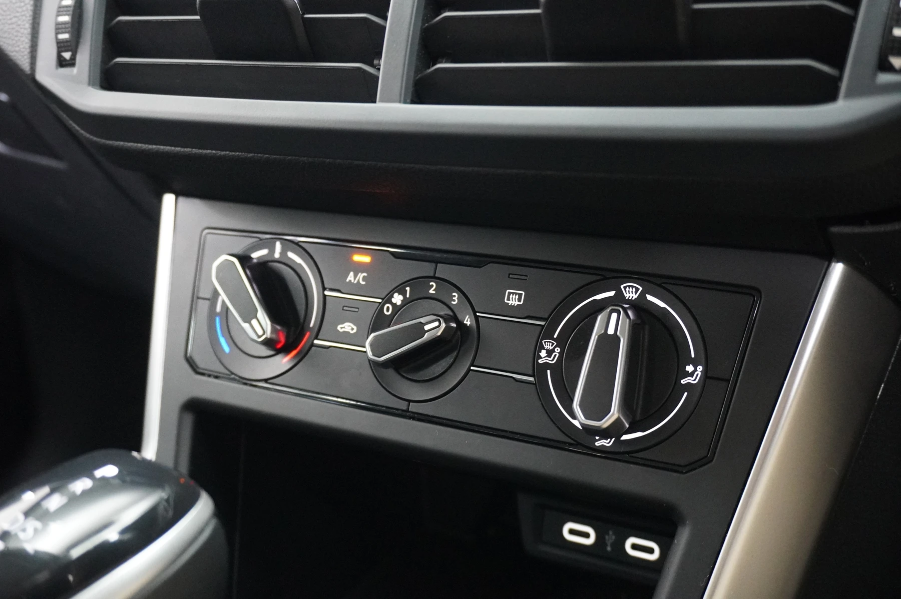Volkswagen-Polo-image-26