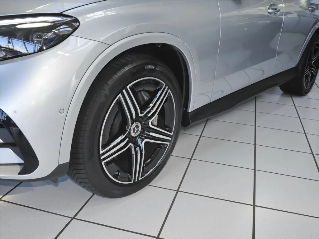 Mercedes-Benz-GLC 220 d-image-6