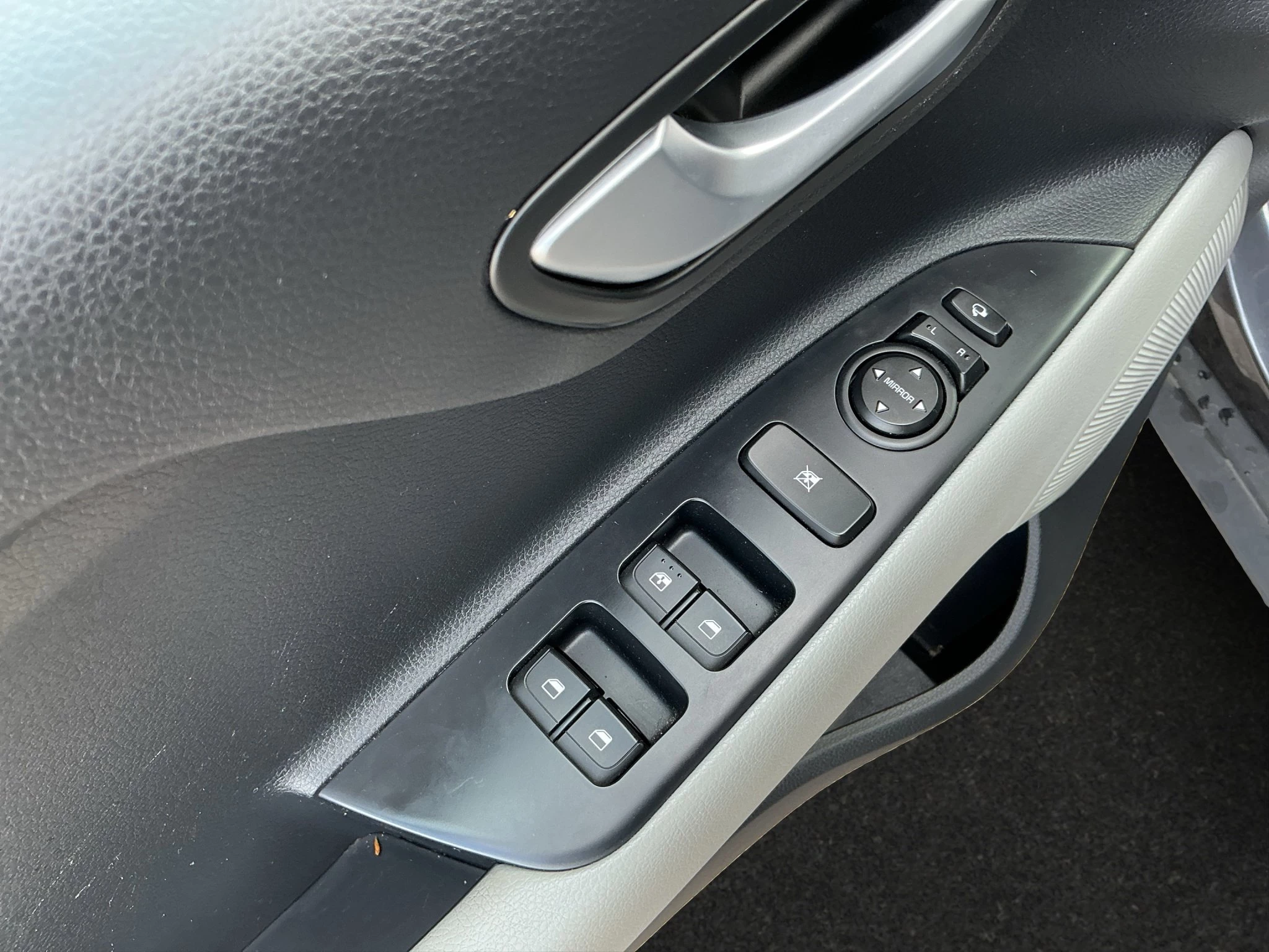 Kia Stonic | Spirit | Automatik | LED | SHZ | LRHZ | NAVI | AHK