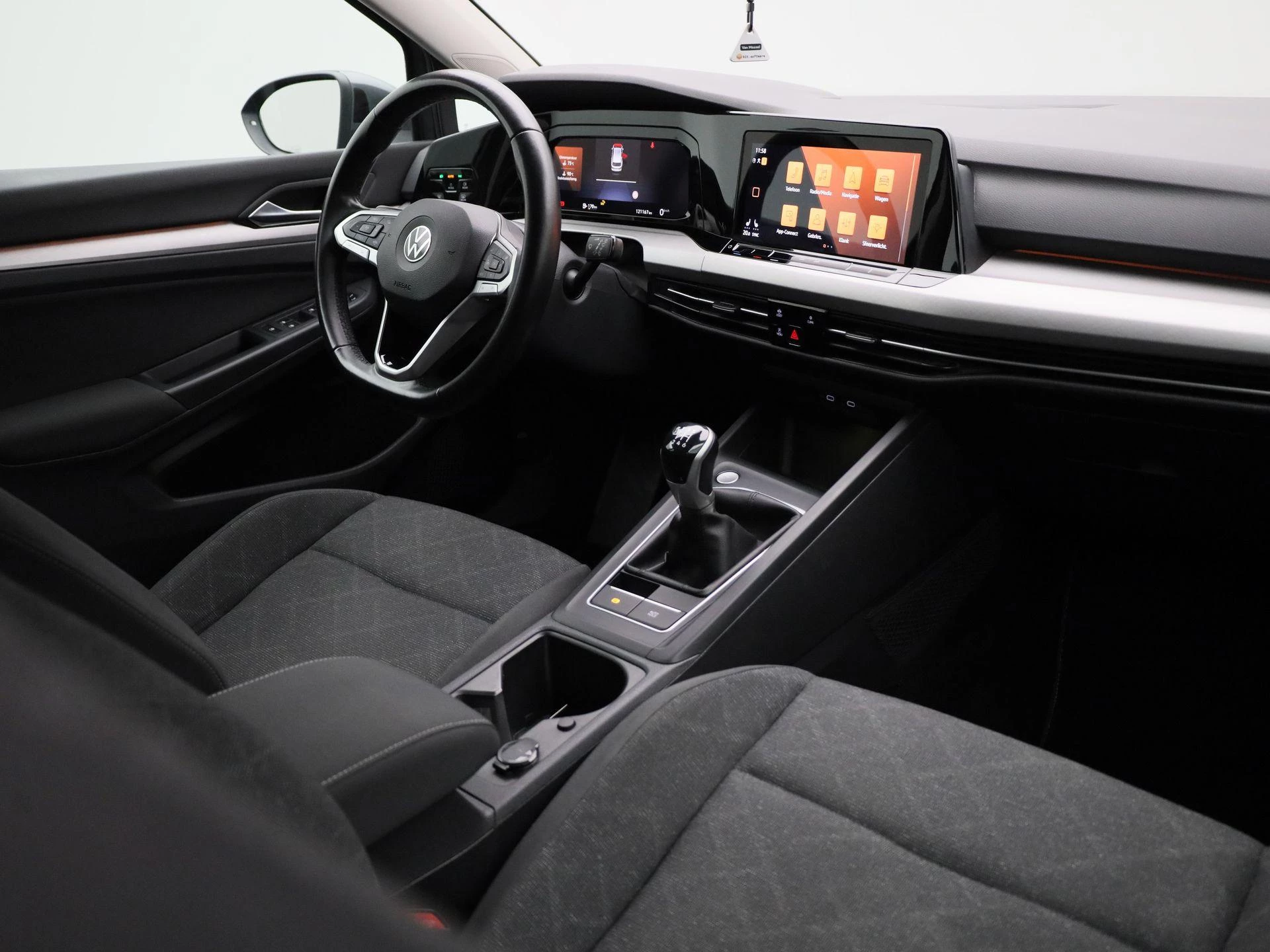 Volkswagen-Golf-image-37