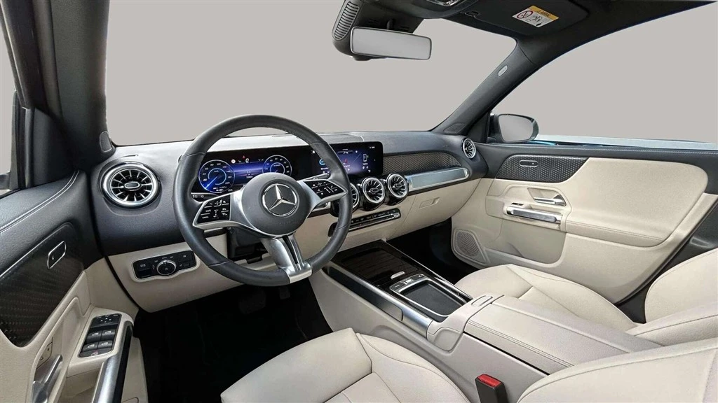 Mercedes-Benz-EQB-image-11