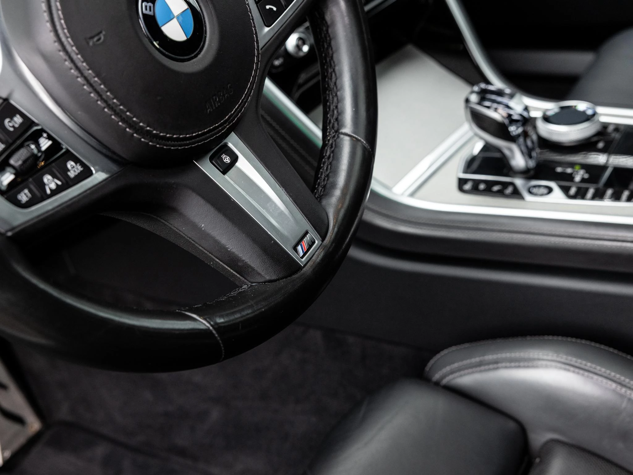 BMW-8 Serie-image-19