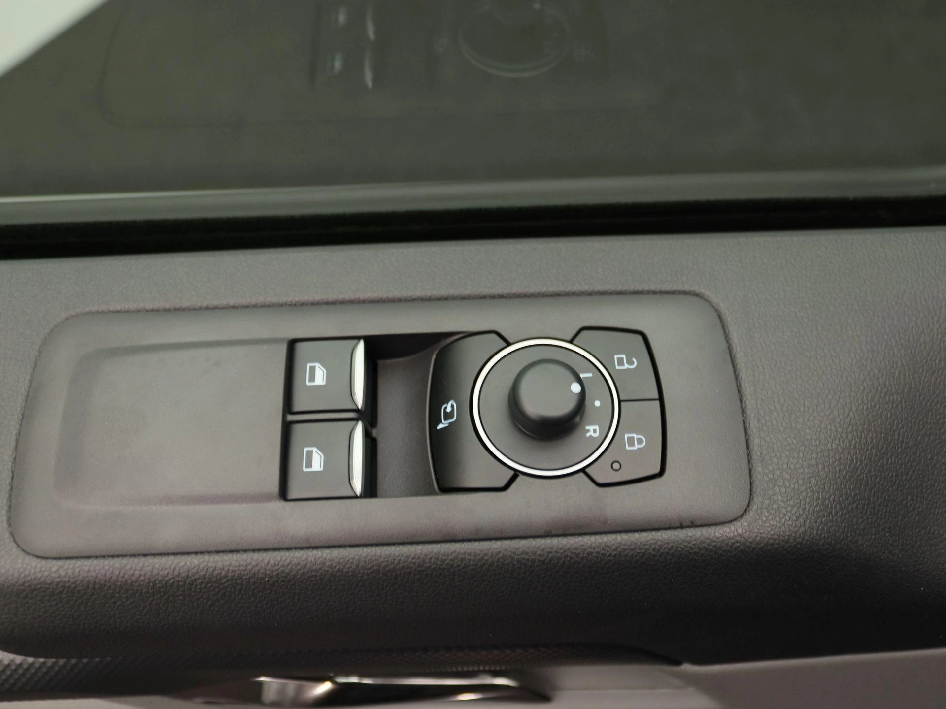 Ford-Transit Custom-image-17