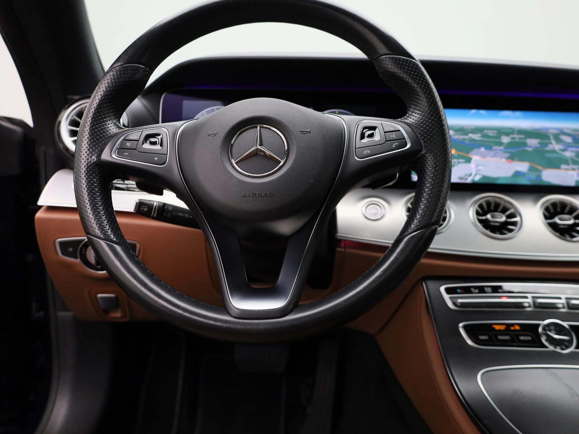 Mercedes-Benz-E-Klasse-image-6