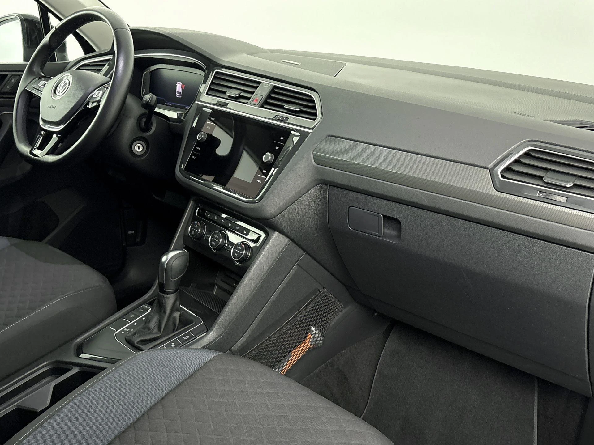 Volkswagen-Tiguan-image-9