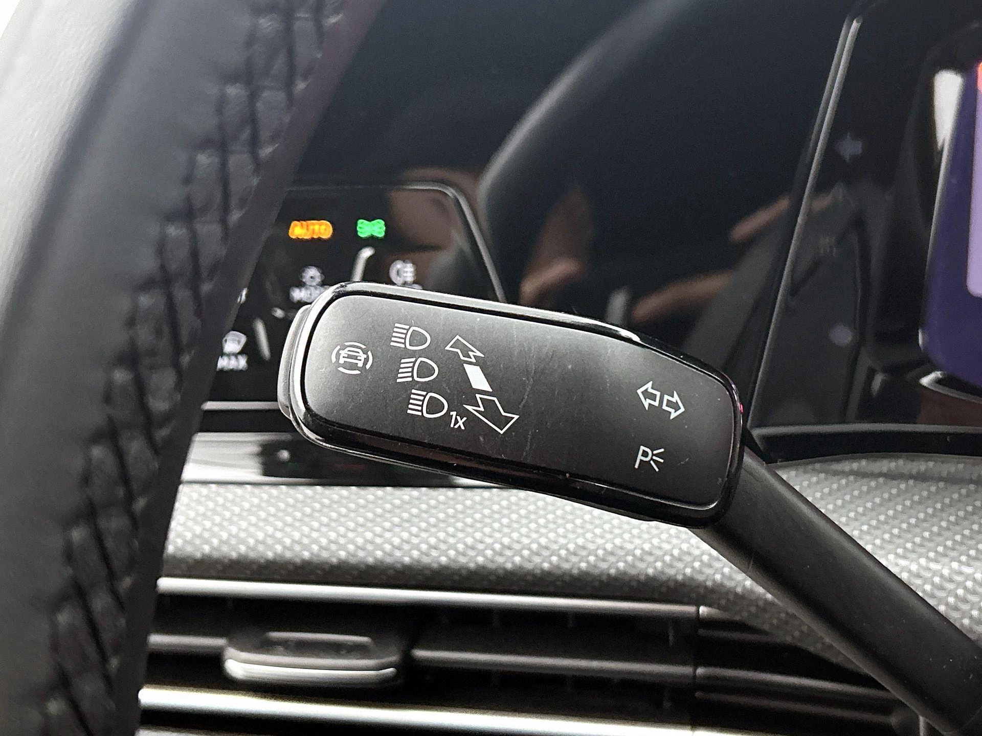 Volkswagen-Golf-image-9