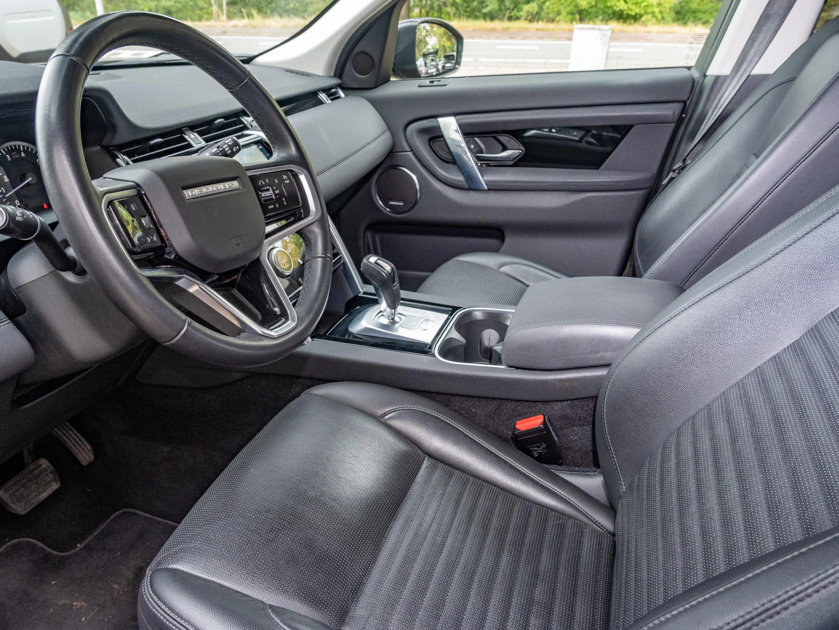 Land Rover-Discovery Sport-image-7