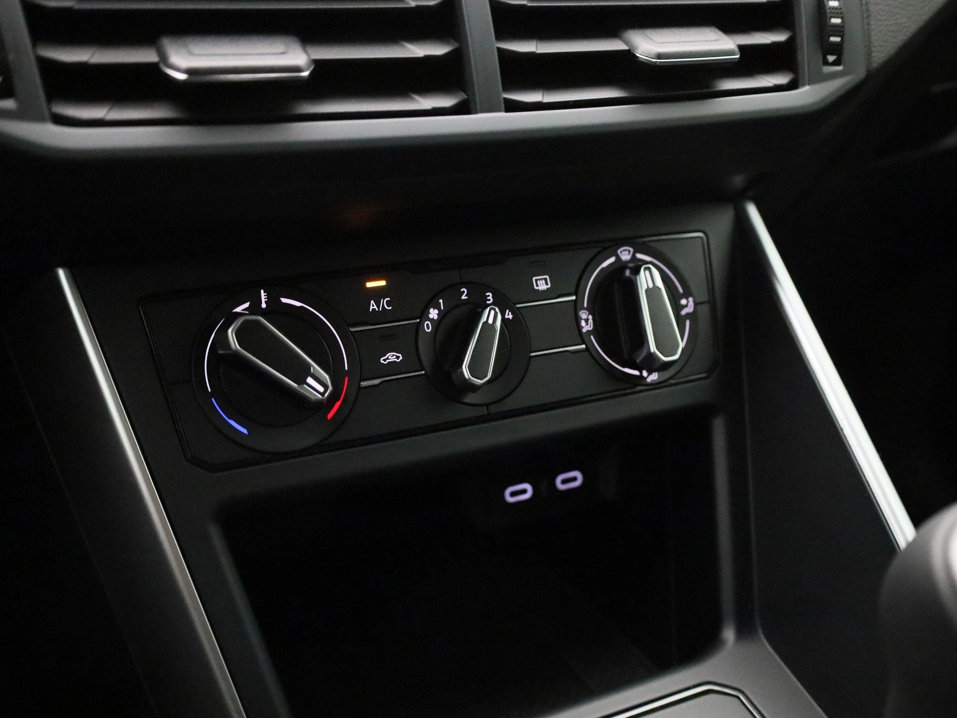 Volkswagen-Polo-image-15