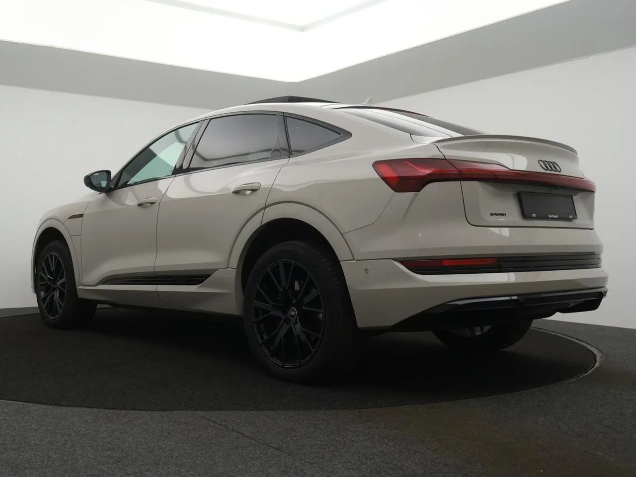 Audi e-tron Sportback Audi e-tron Sportback 2X-S line 55 QUATTRO 408PK *PANODAK*LEDER*CAMERA*PDC*VRTIUAL COCKPIT*ACC*NAVI*APP-CONNECT*...*