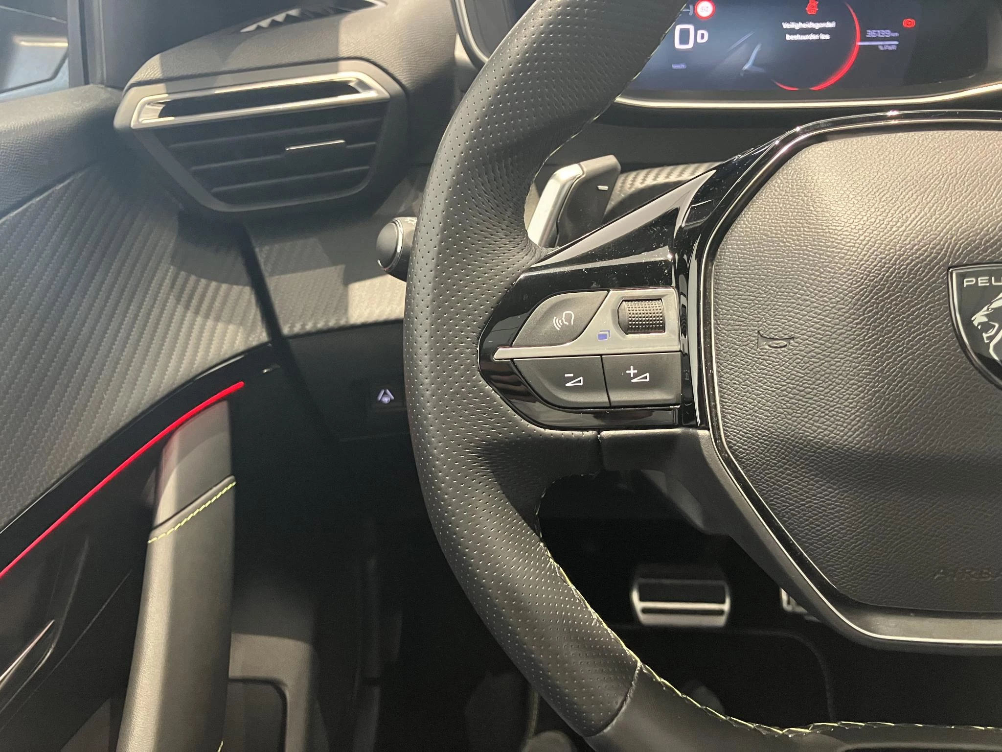 Peugeot 208 Hybrid 136 e-DCS6 GT