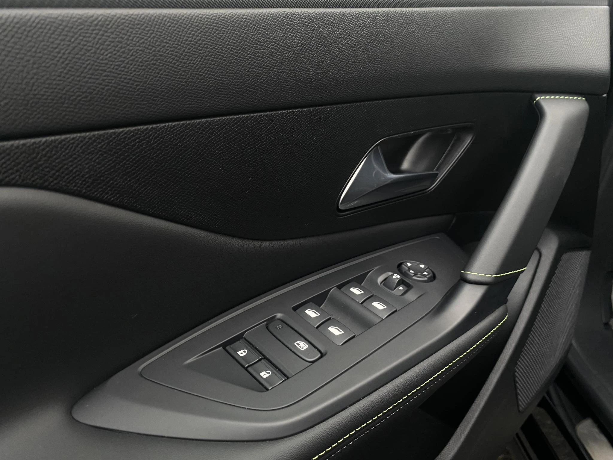 Peugeot-408-image-13