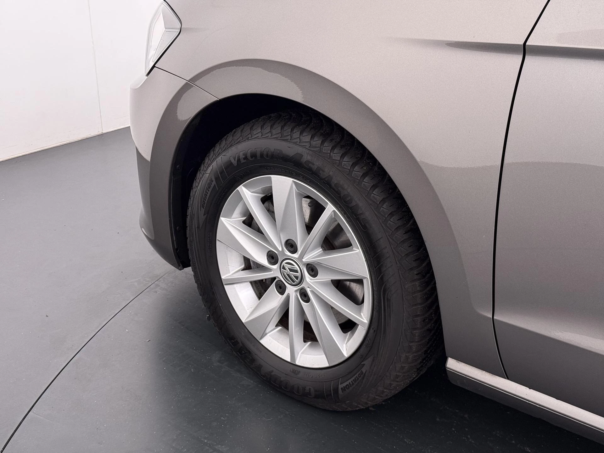 Volkswagen-Golf Sportsvan-image-24