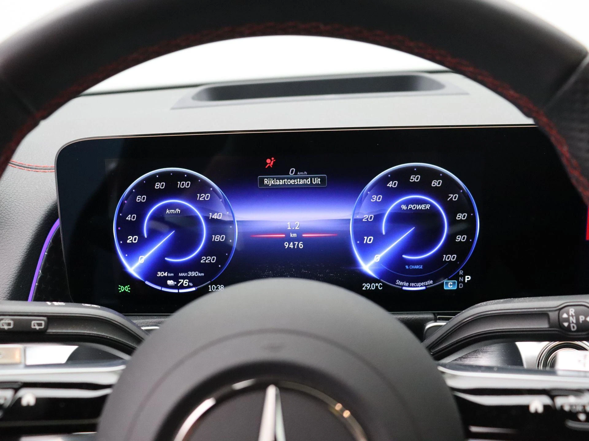 Mercedes-Benz-EQB-image-12