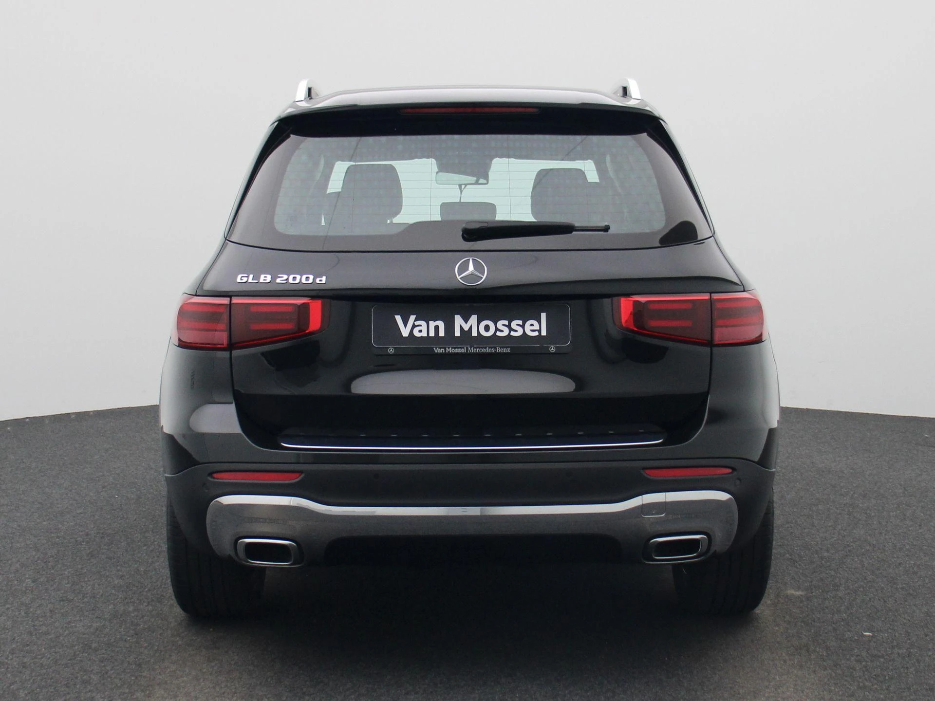 Mercedes-Benz-GLB-image-4