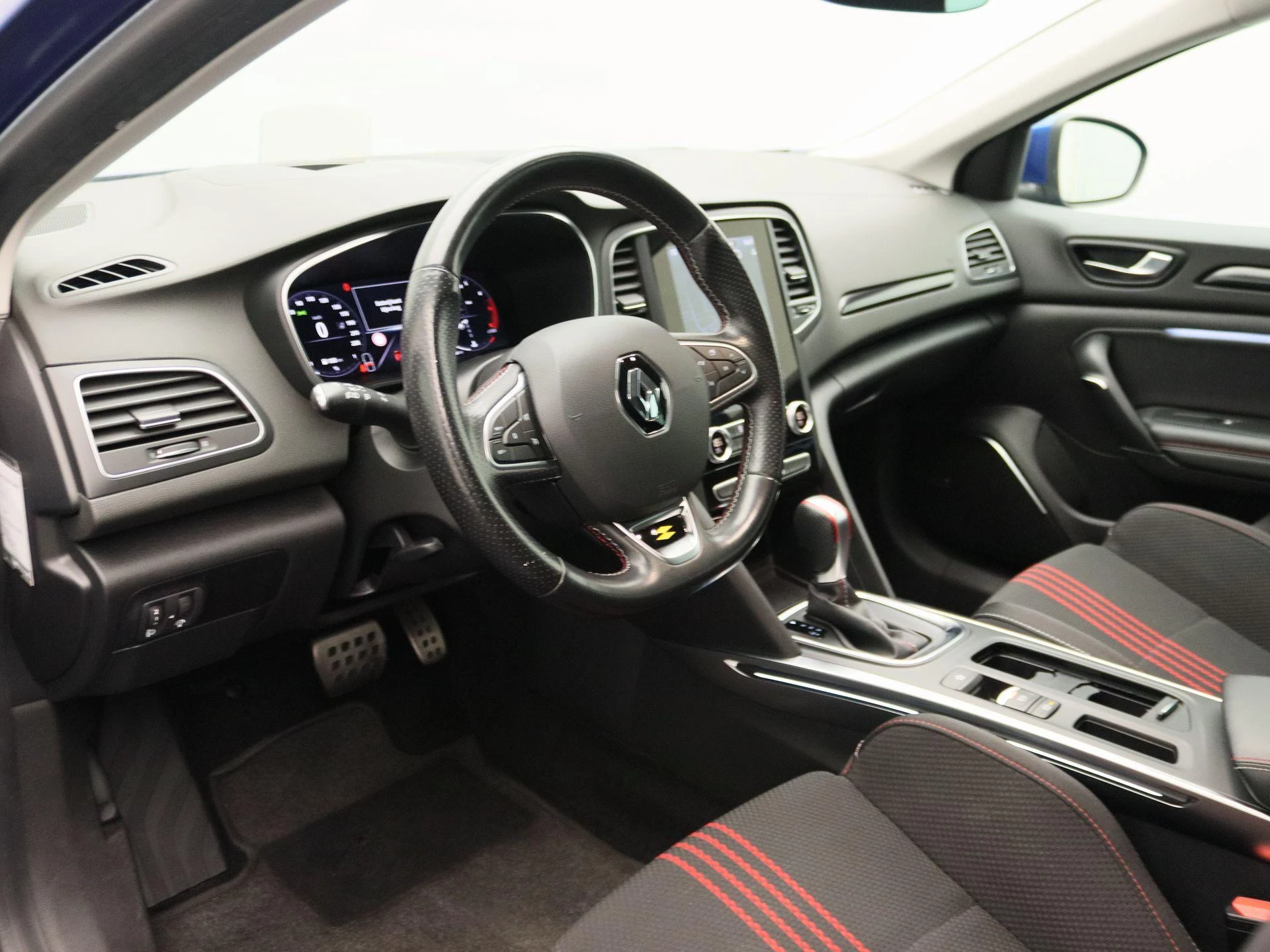 Renault-Mégane Estate-image-23