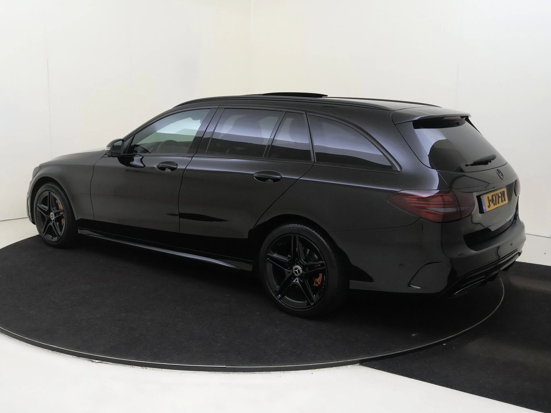 Mercedes-Benz-C-Klasse-image-2