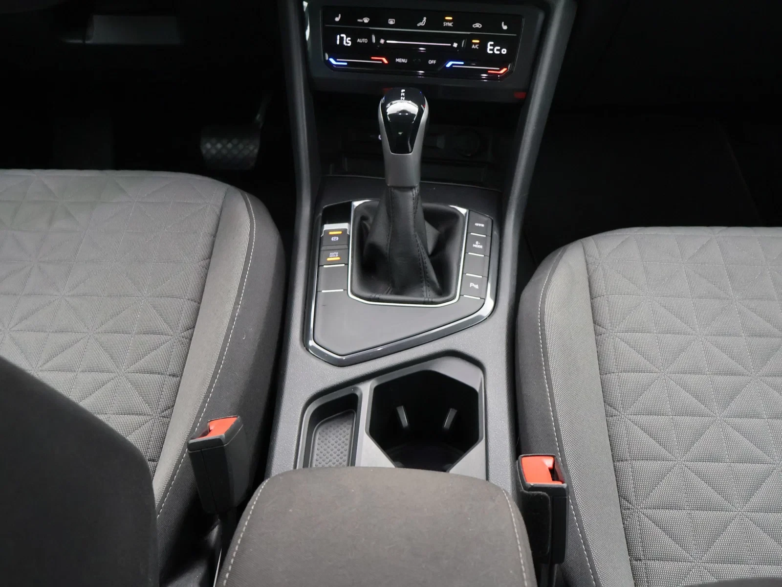 Volkswagen Tiguan eHybrid (PHEV) Tiguan Life 1.4TSI eHybrid 150PK *AUTOMAAT*CAMERA*PDC*VIRTUAL COCKPIT*NAVI*APP-CONNECT*...*