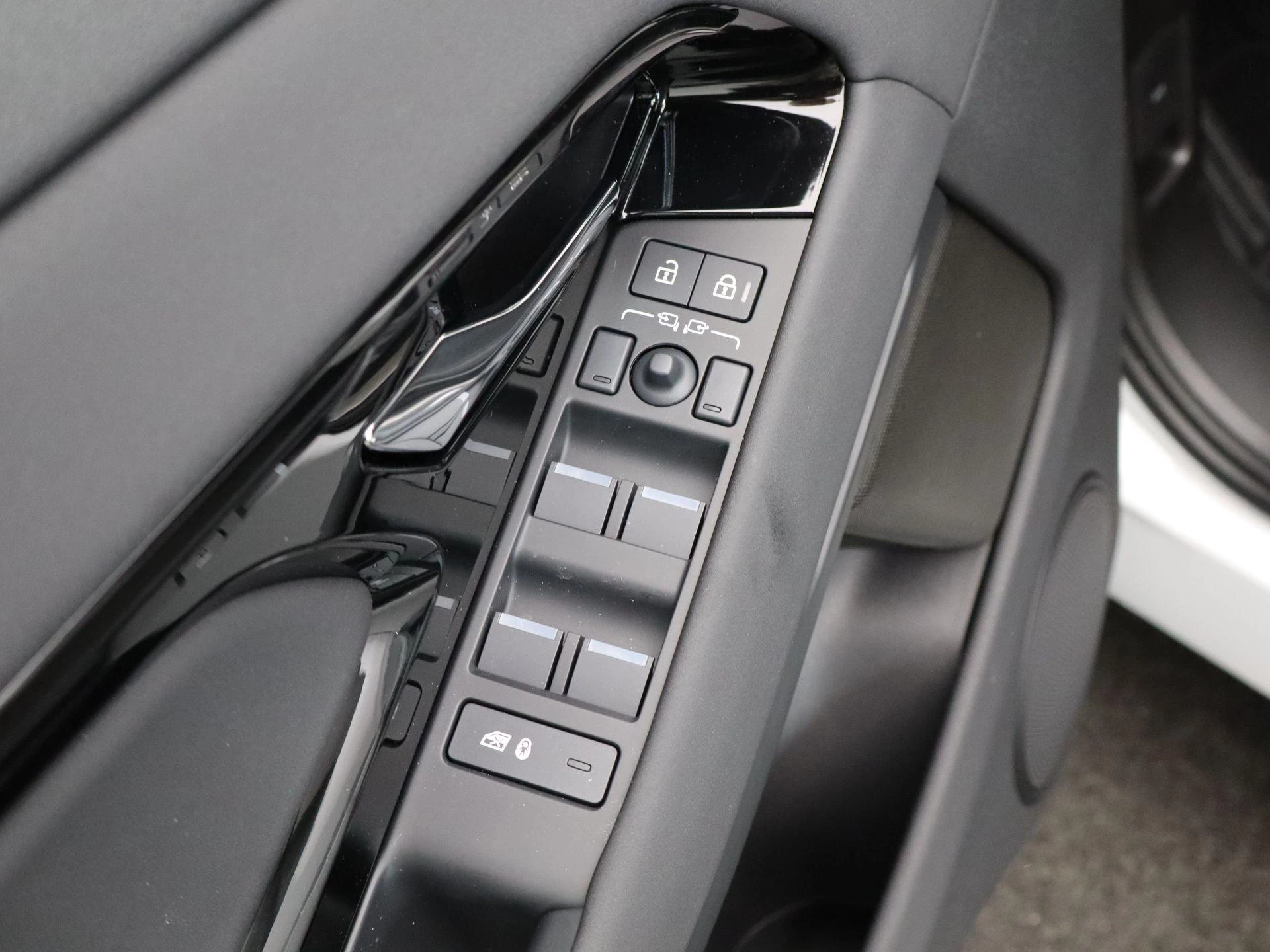 Land Rover-Range Rover Evoque-image-27