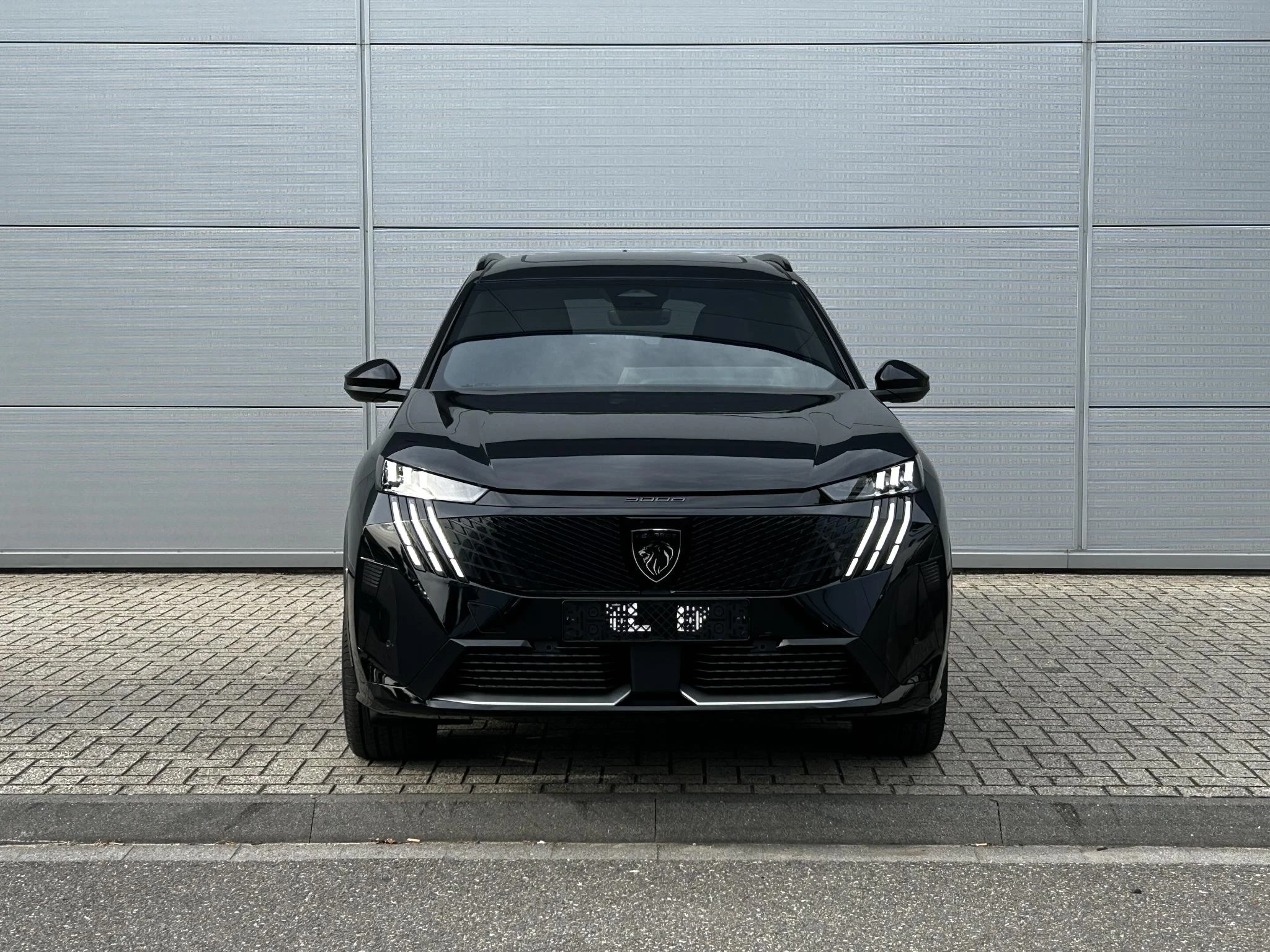 Peugeot-e-5008-image-8