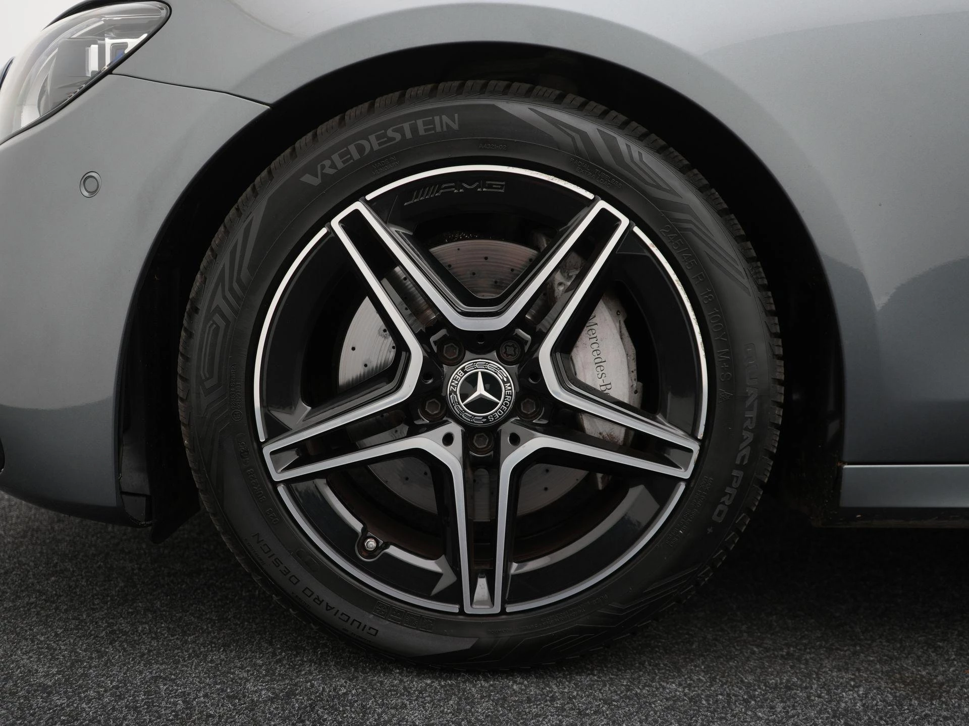 Mercedes-Benz-E-Klasse-image-37