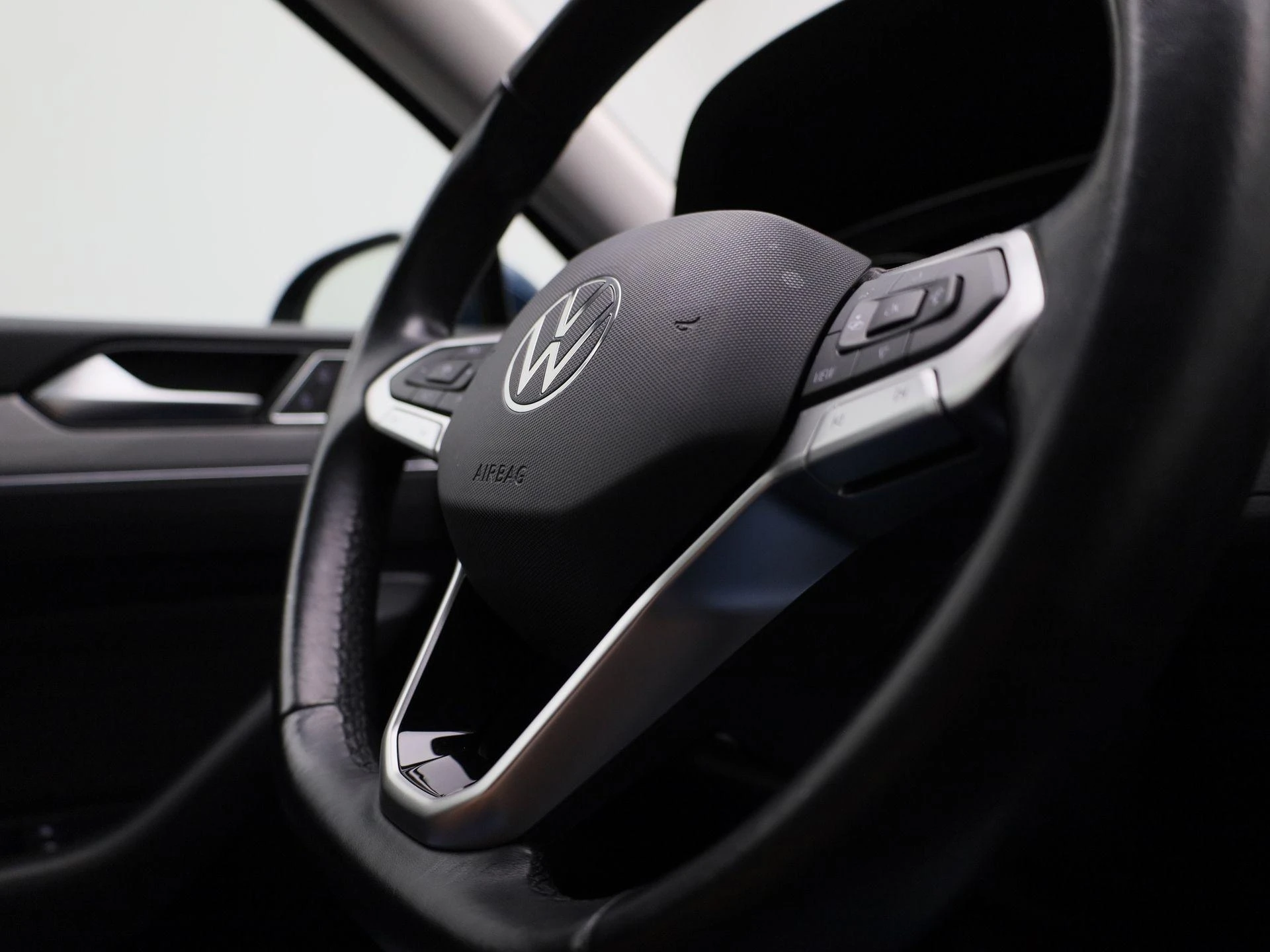 Volkswagen-Passat-image-30