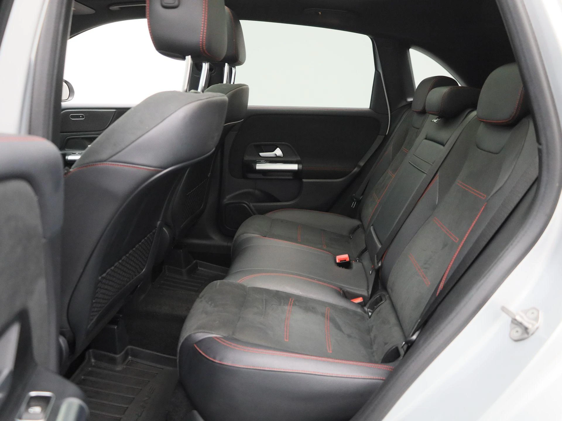 Mercedes-Benz-B-Klasse-image-10