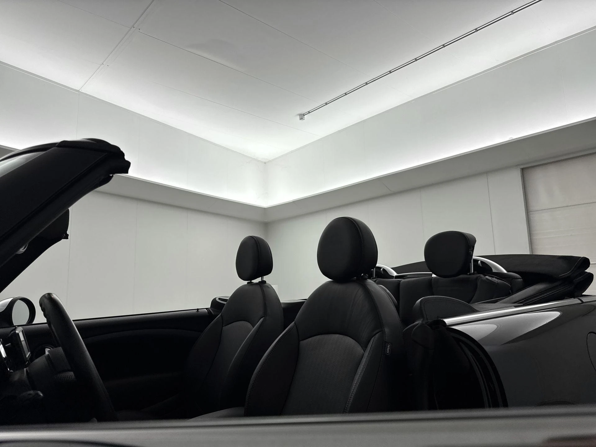 MINI-Cooper Cabrio-image-22