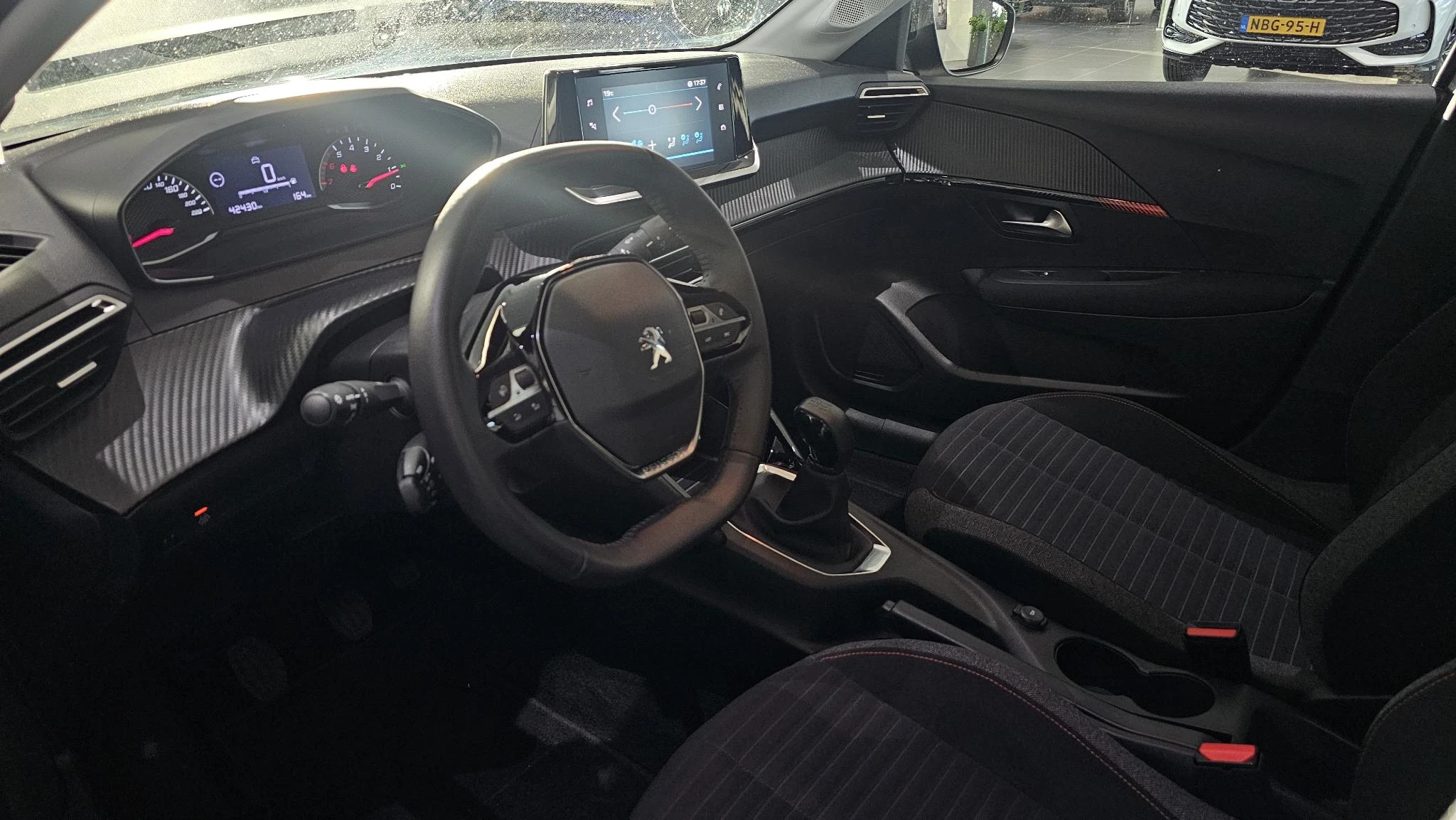 Peugeot-208-image-10