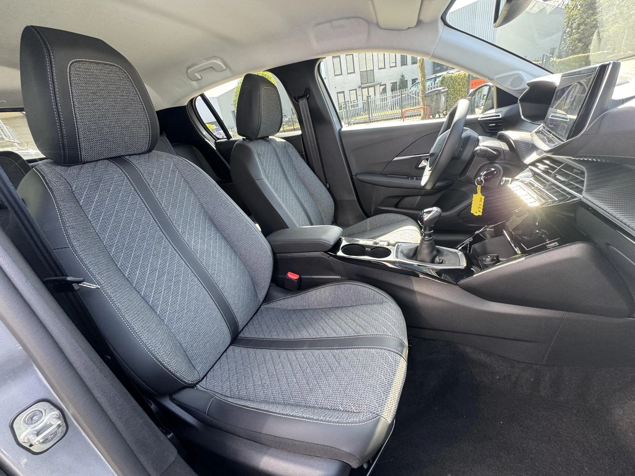 Peugeot-208-image-14