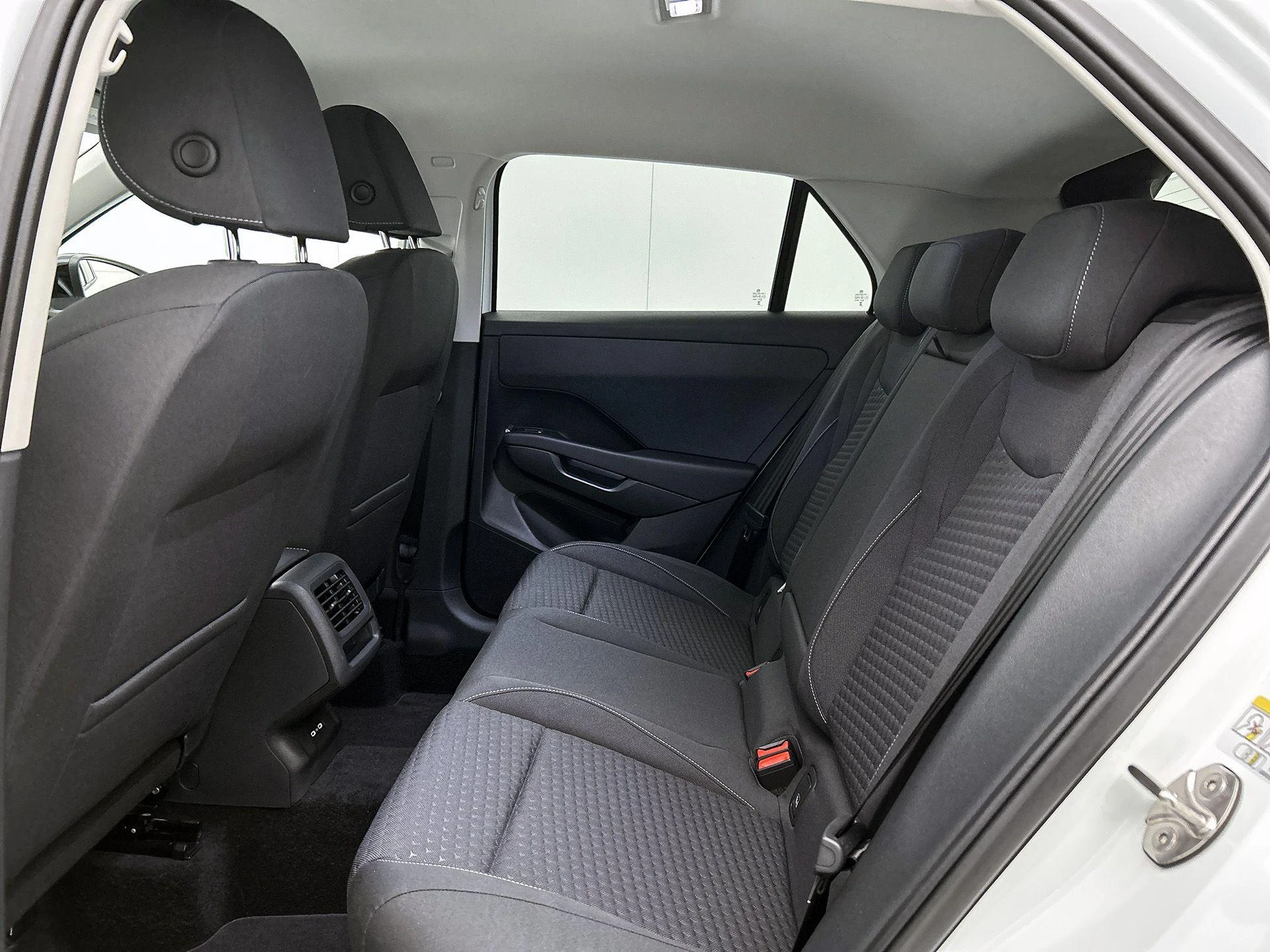 Volkswagen-T-Roc-image-25