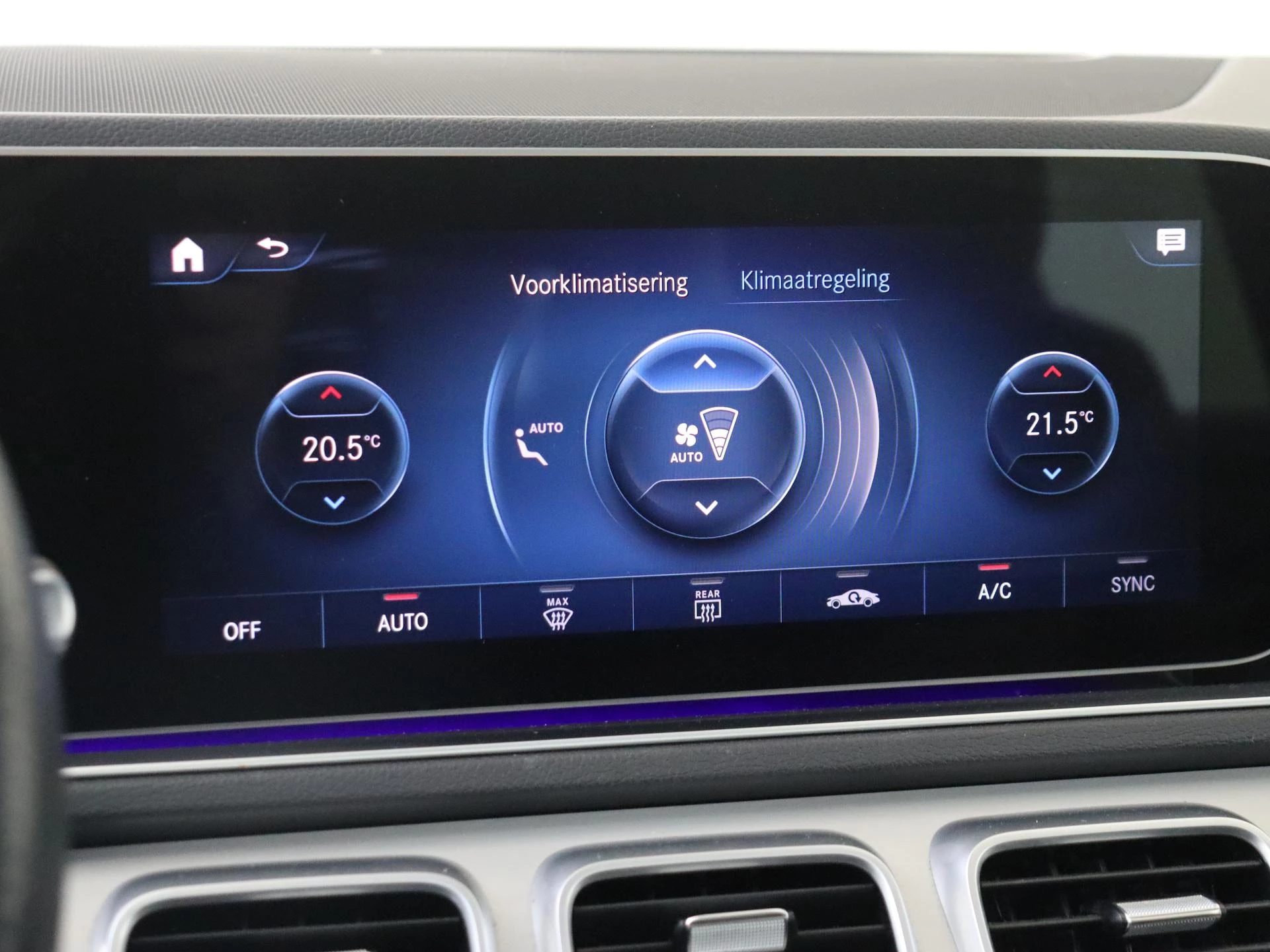 Mercedes-Benz-GLE-image-17