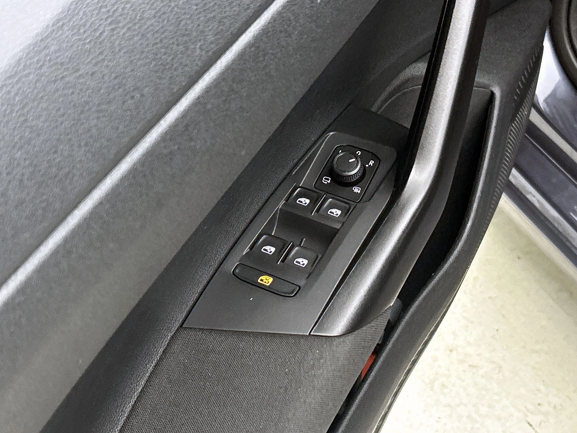 Volkswagen-Polo-image-31