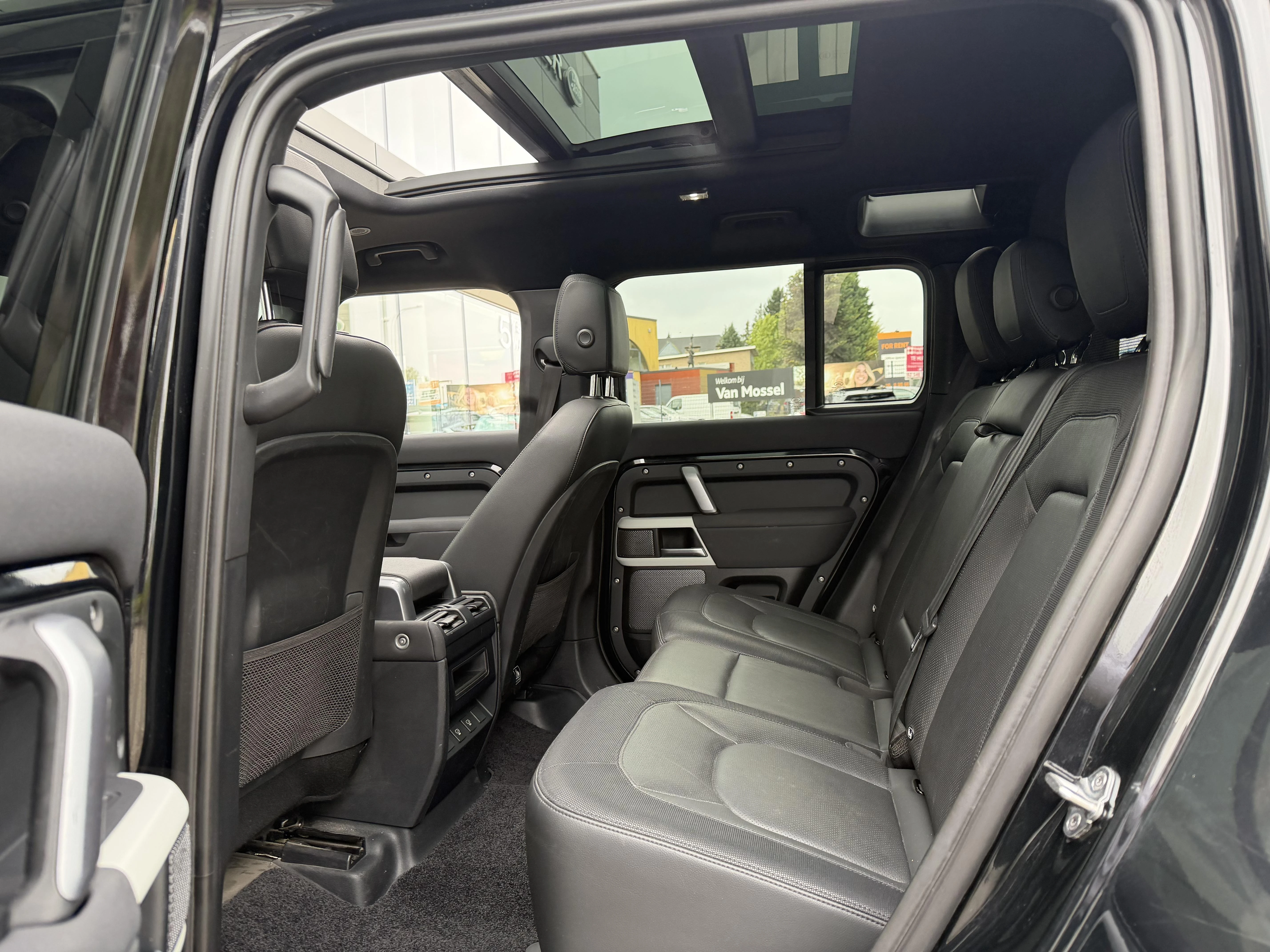 Land Rover-Defender-image-10