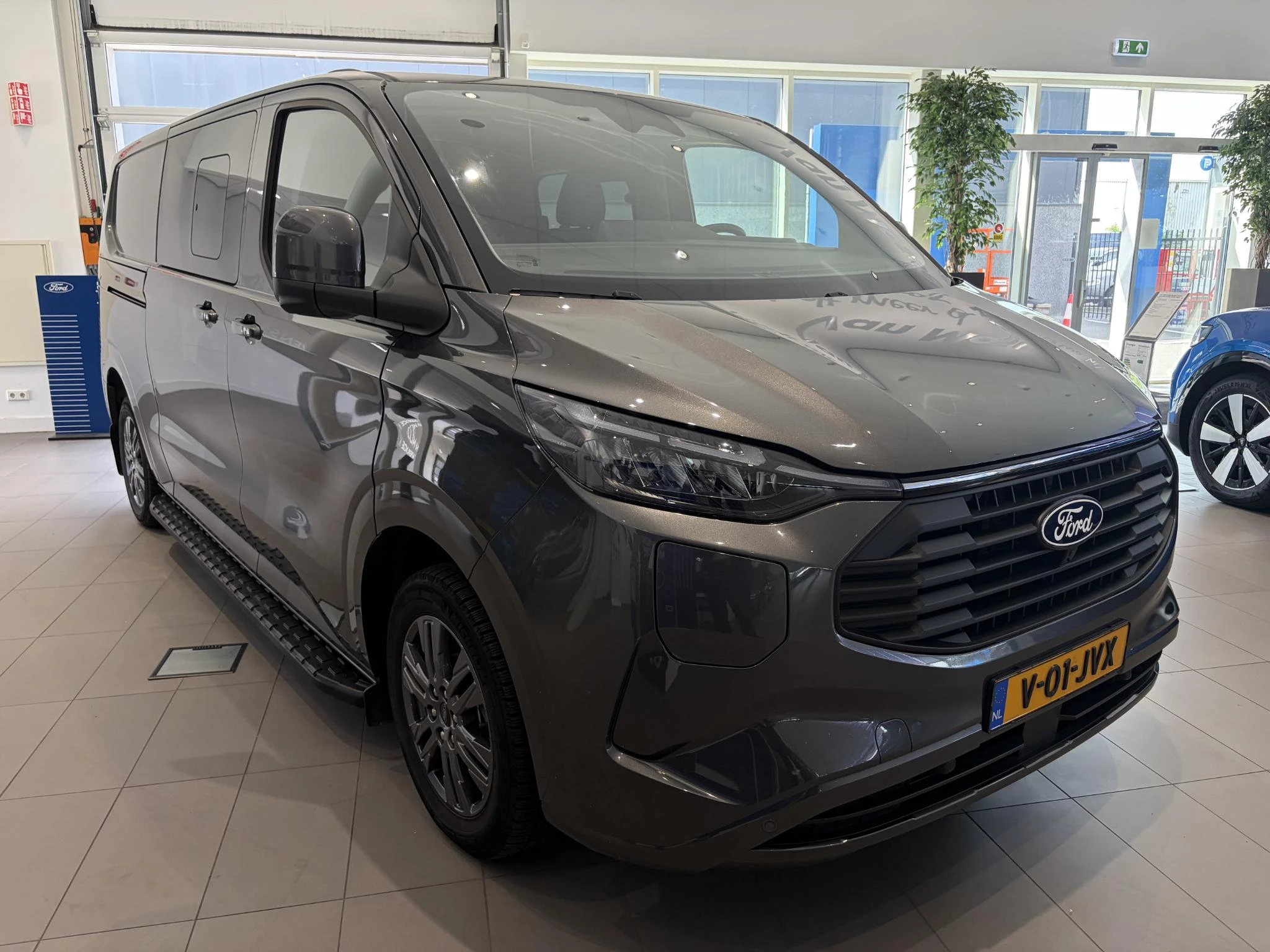 Ford Transit Custom 320 2.5 PHEV L2H1 Limited DC