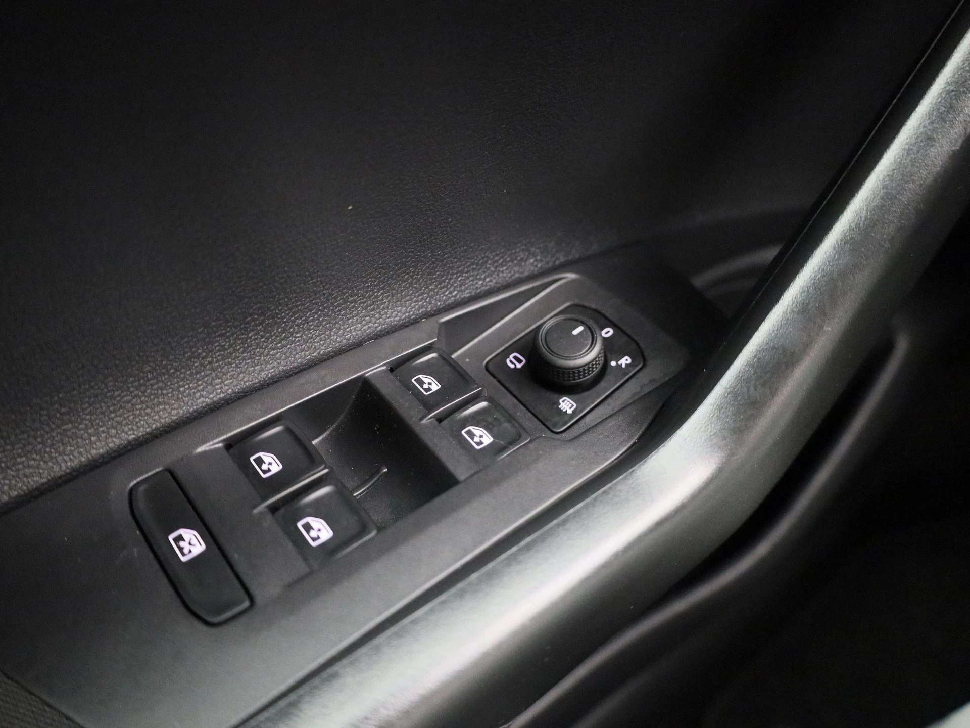 Volkswagen-Polo-image-21