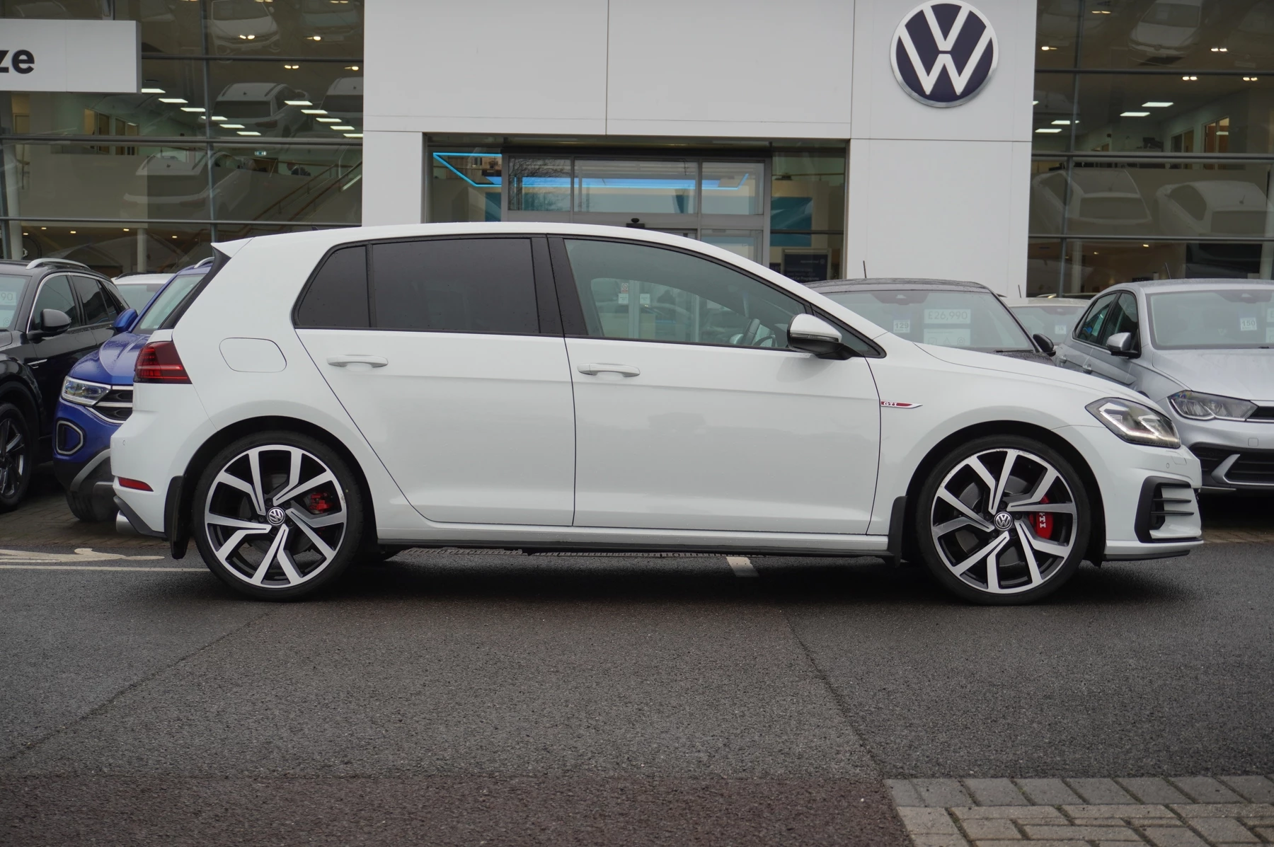 Volkswagen-Golf-image-3