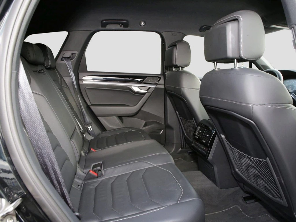 Volkswagen-Touareg-image-10