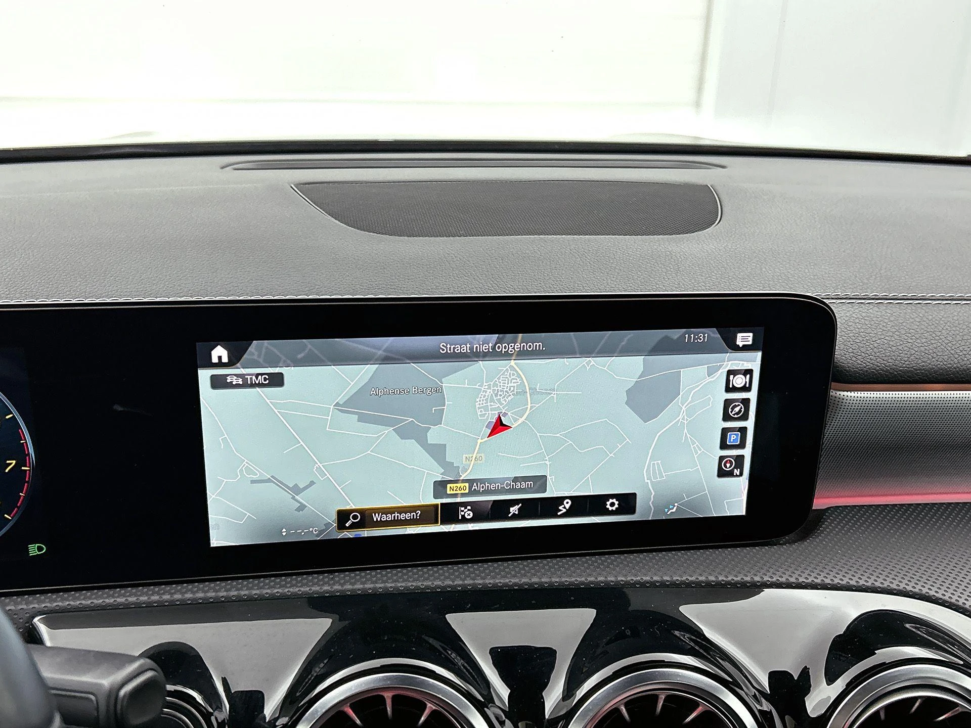 Mercedes-Benz-CLA-image-28