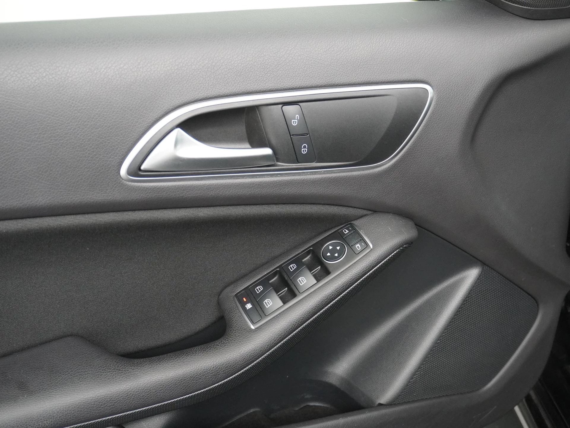 Mercedes-Benz-A-Klasse-image-10