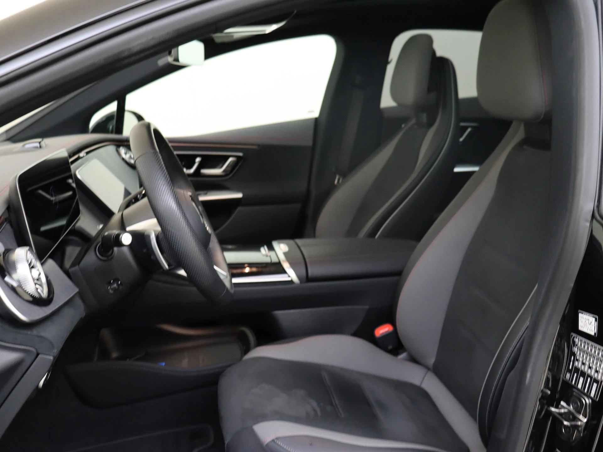 Mercedes-Benz-EQE-image-14