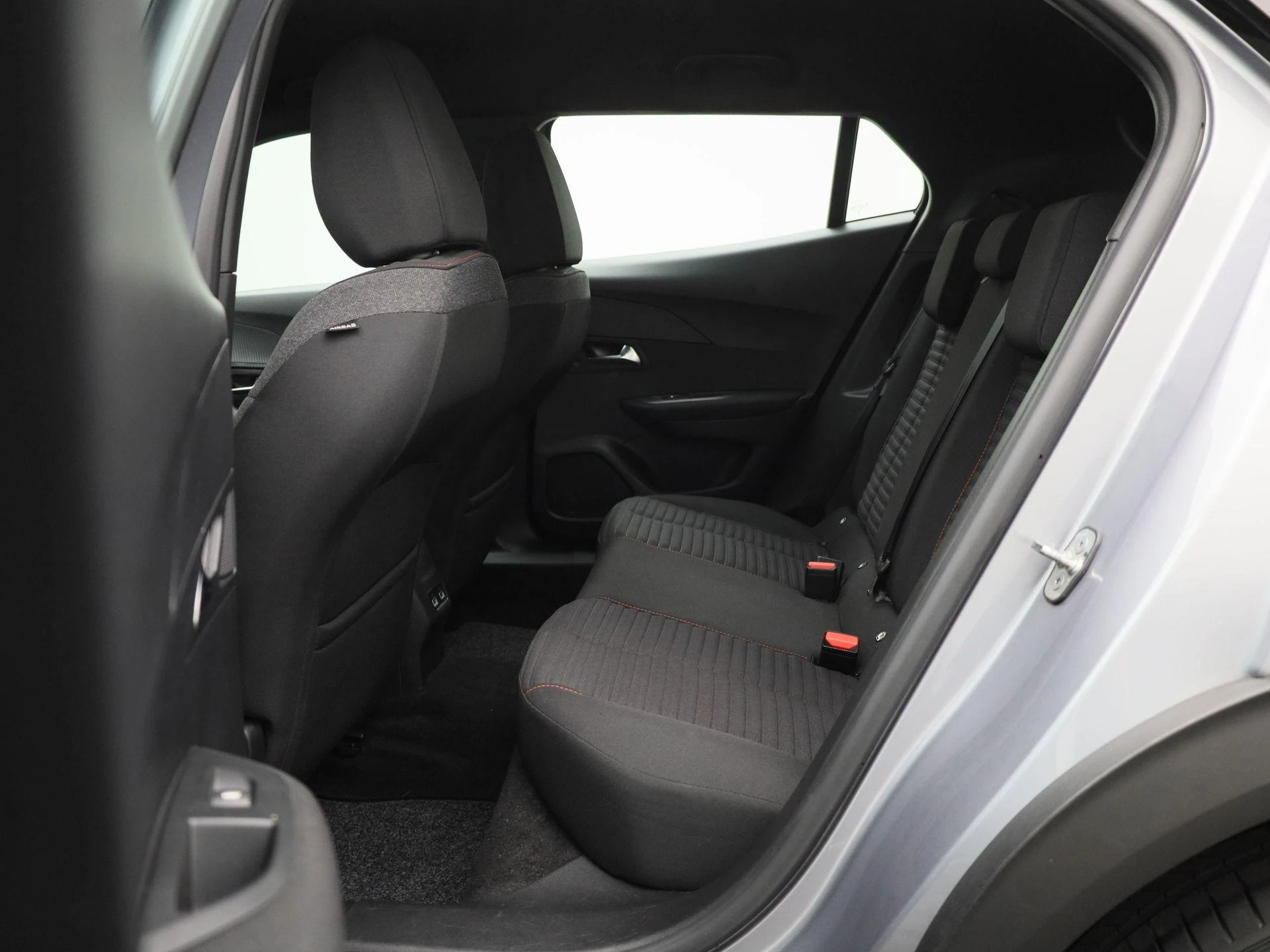 Peugeot-e-2008-image-11