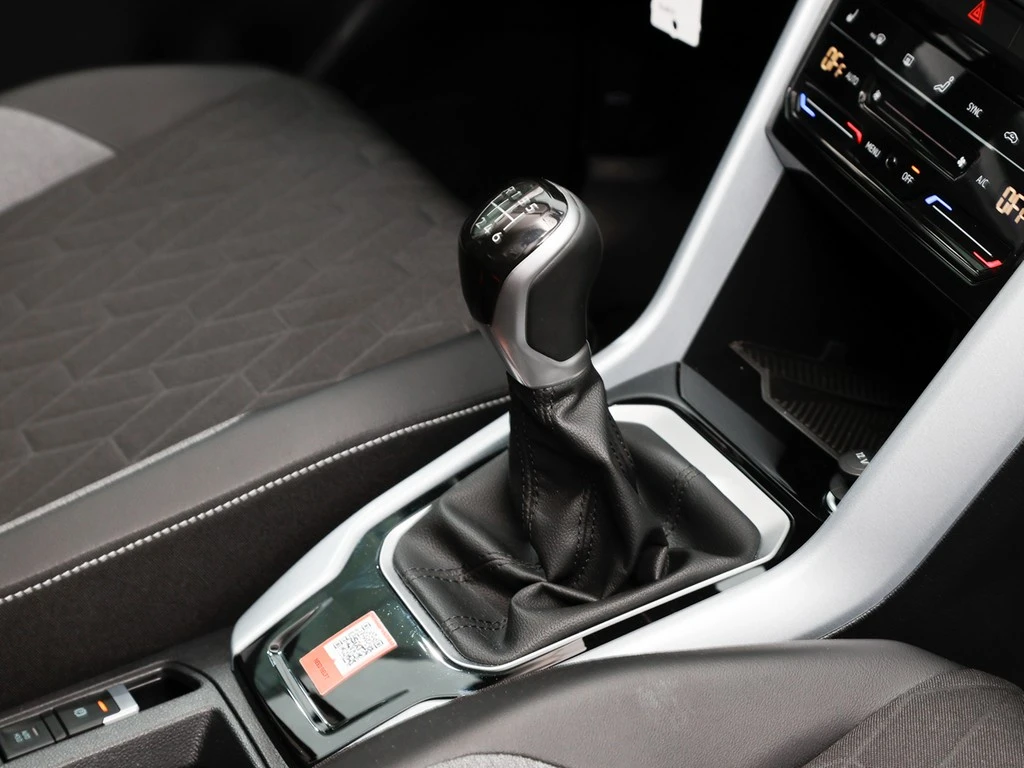 Volkswagen-T-Roc-image-8
