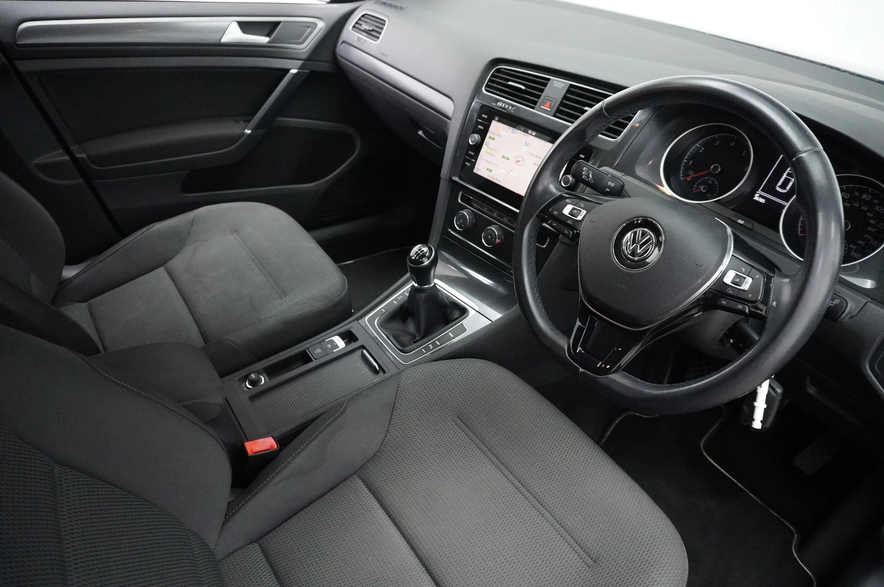 Volkswagen-Golf-image-5